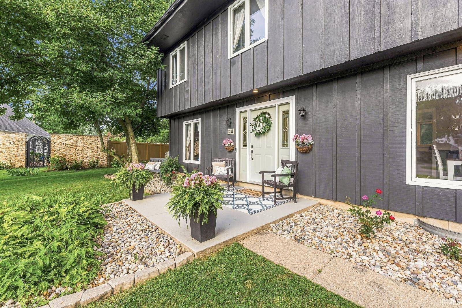1301 Norwich CT, South Bend, IN 46614-6124