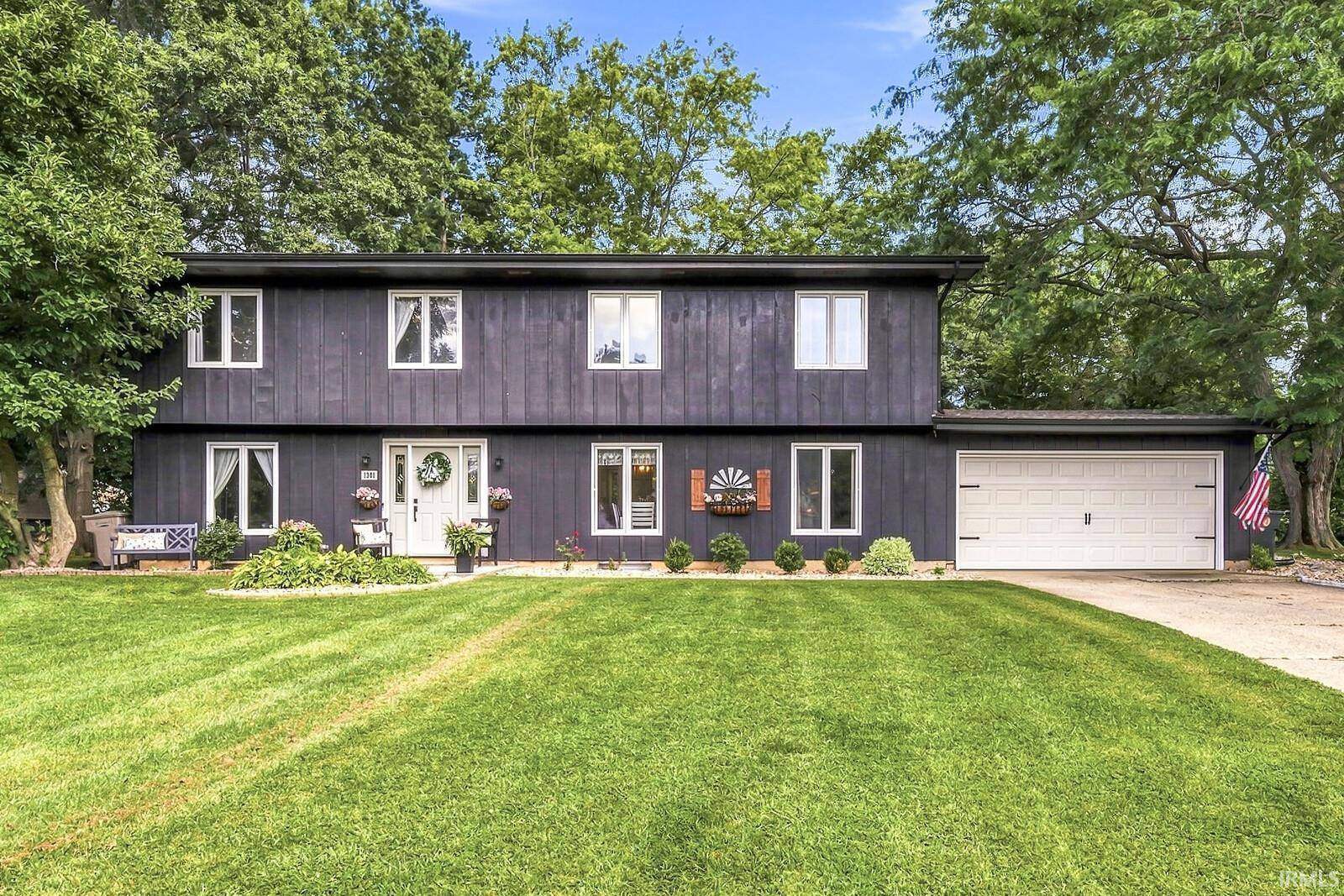 1301 Norwich CT, South Bend, IN 46614-6124