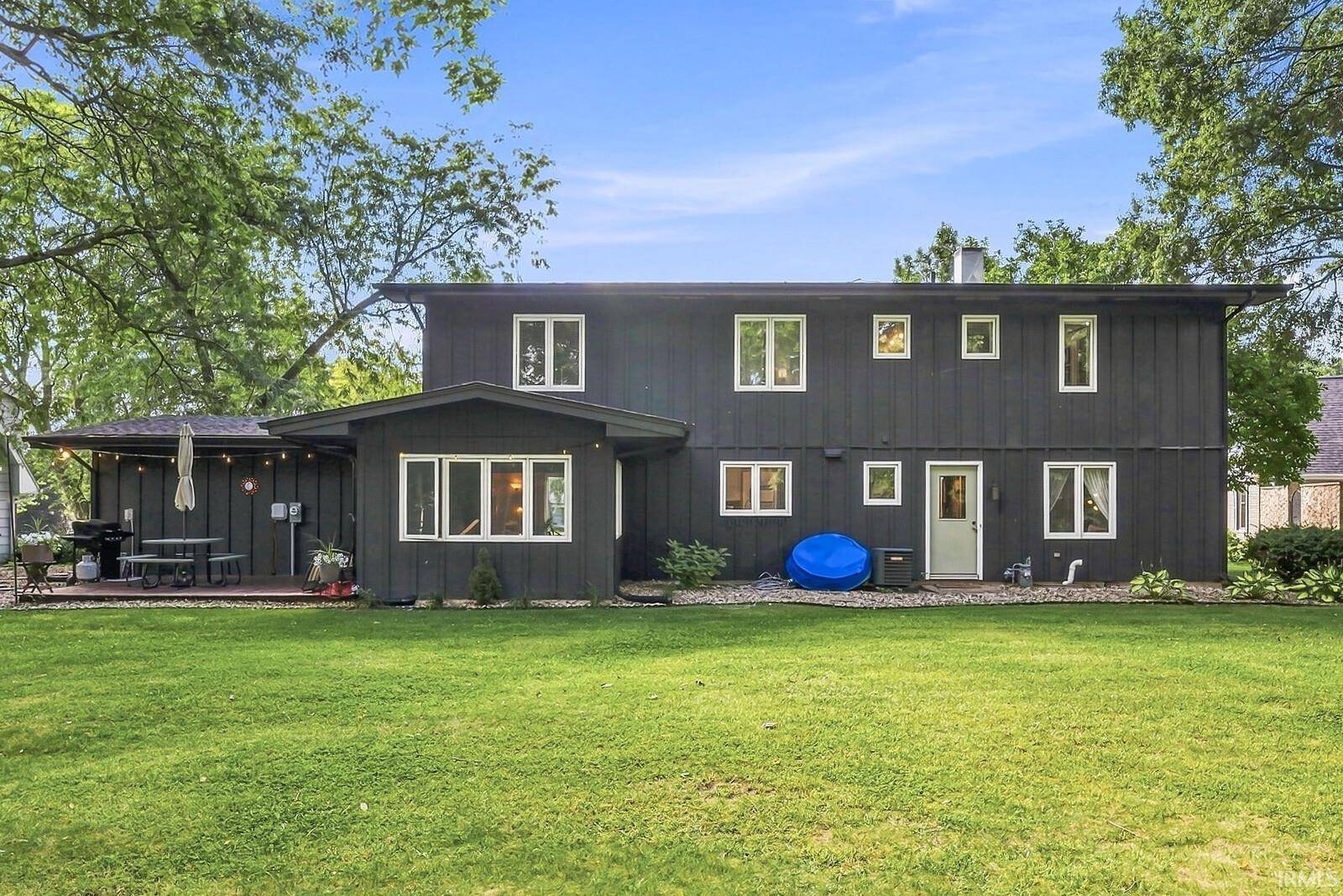 1301 Norwich CT, South Bend, IN 46614-6124
