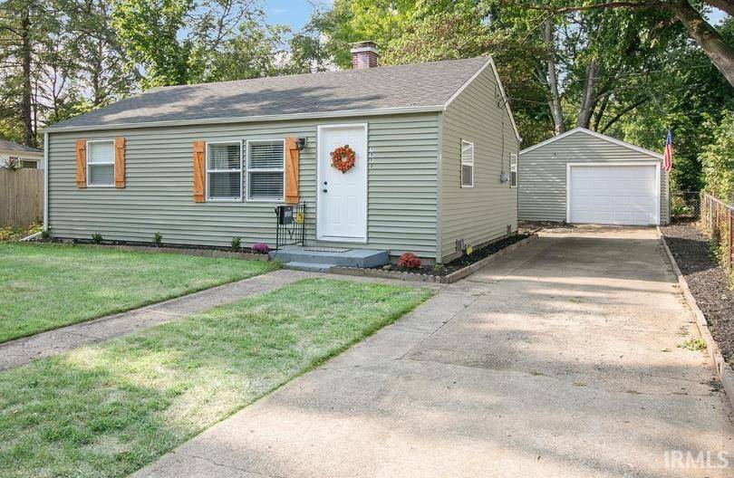 1320 Eastbrook DR, South Bend, IN 46616