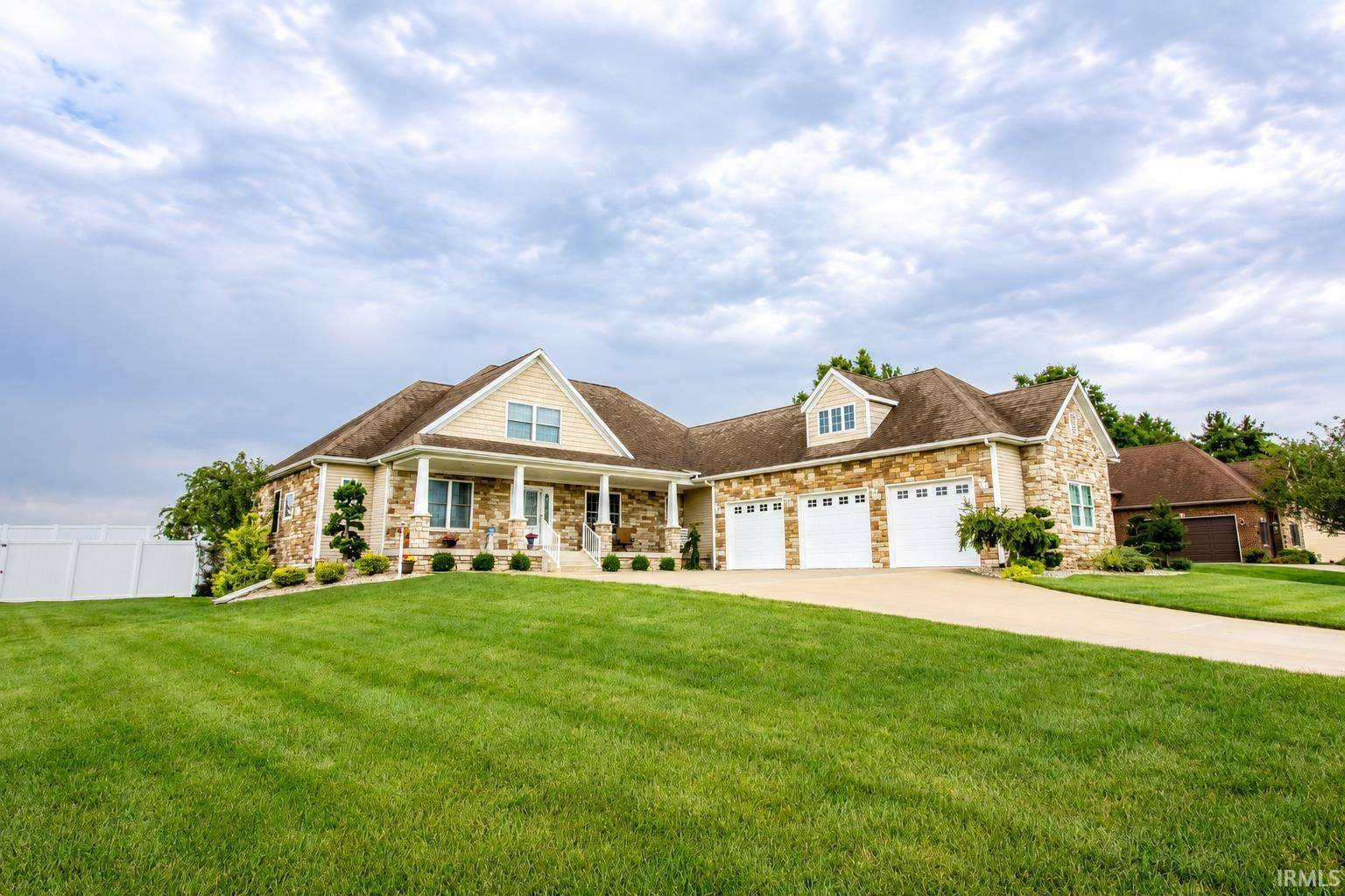 277 Juniper LN, Plymouth, IN 46563