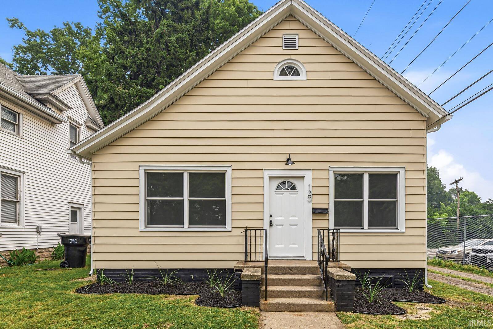 120 N Frances ST, South Bend, IN 46617