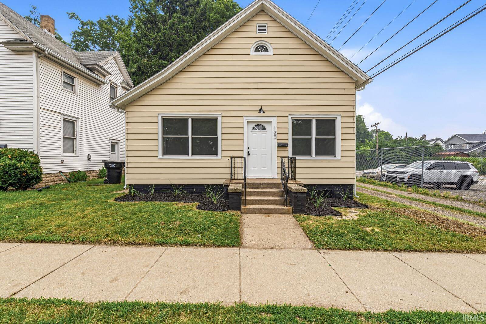120 N Frances ST, South Bend, IN 46617