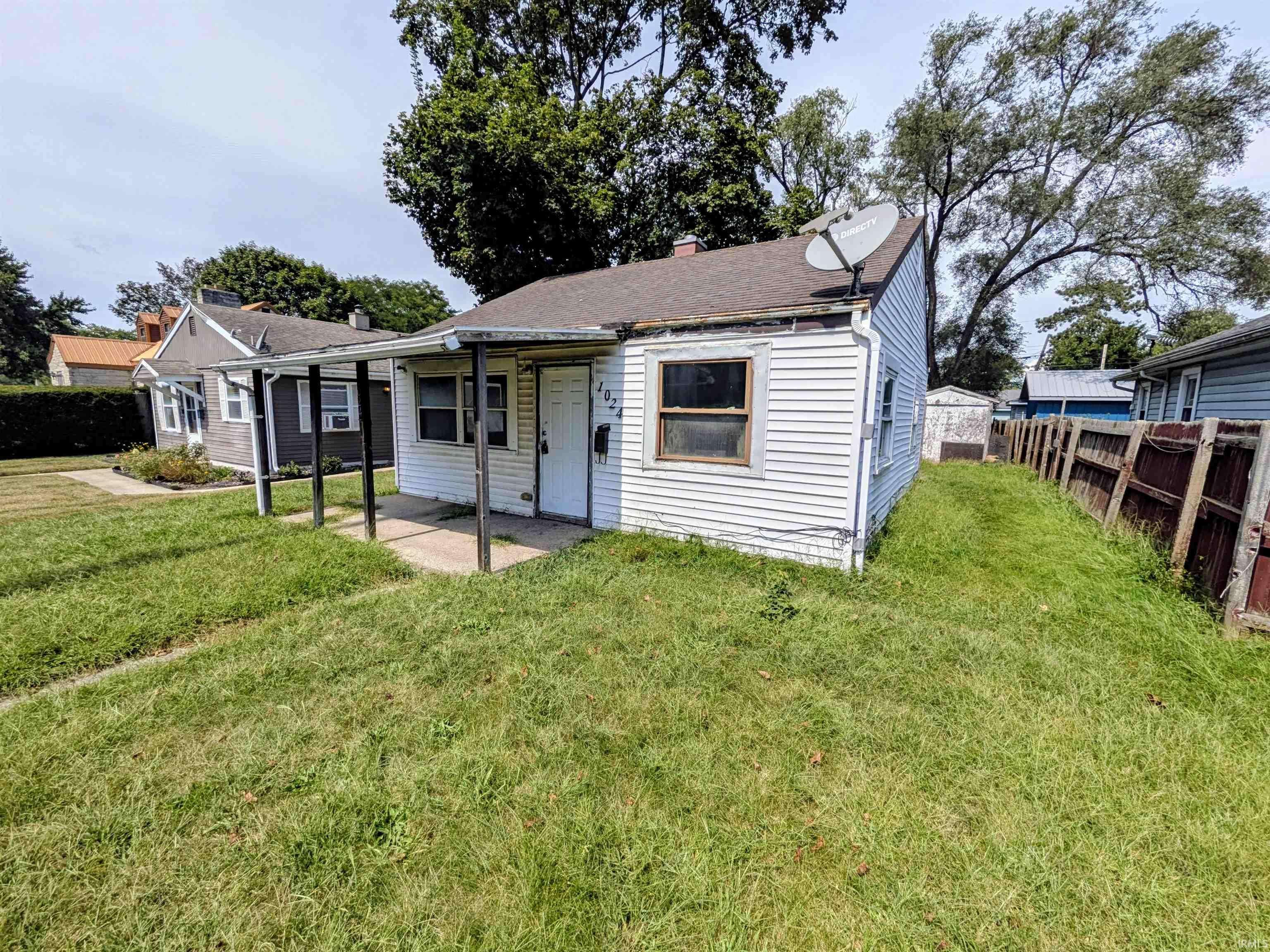 1024 W Lusher AVE, Elkhart, IN 46516