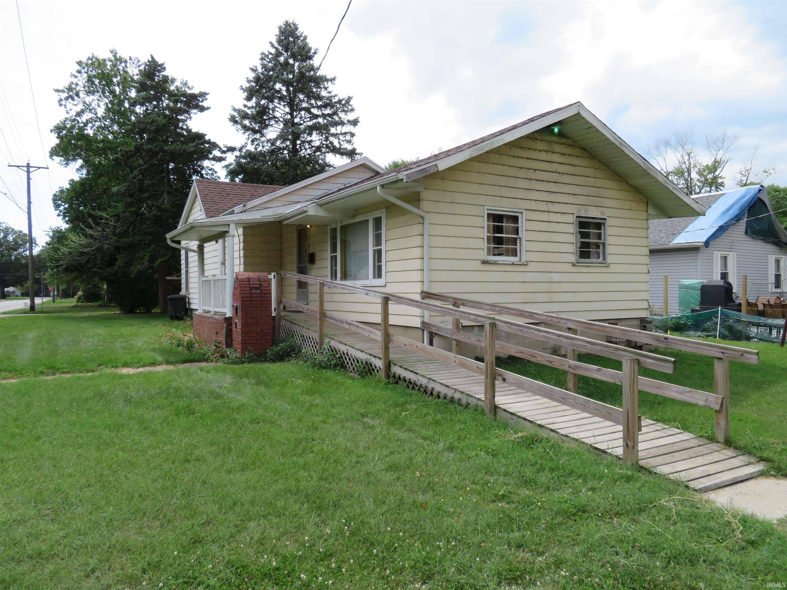 1300 Laurel ST, Elkhart, IN 46514-1844