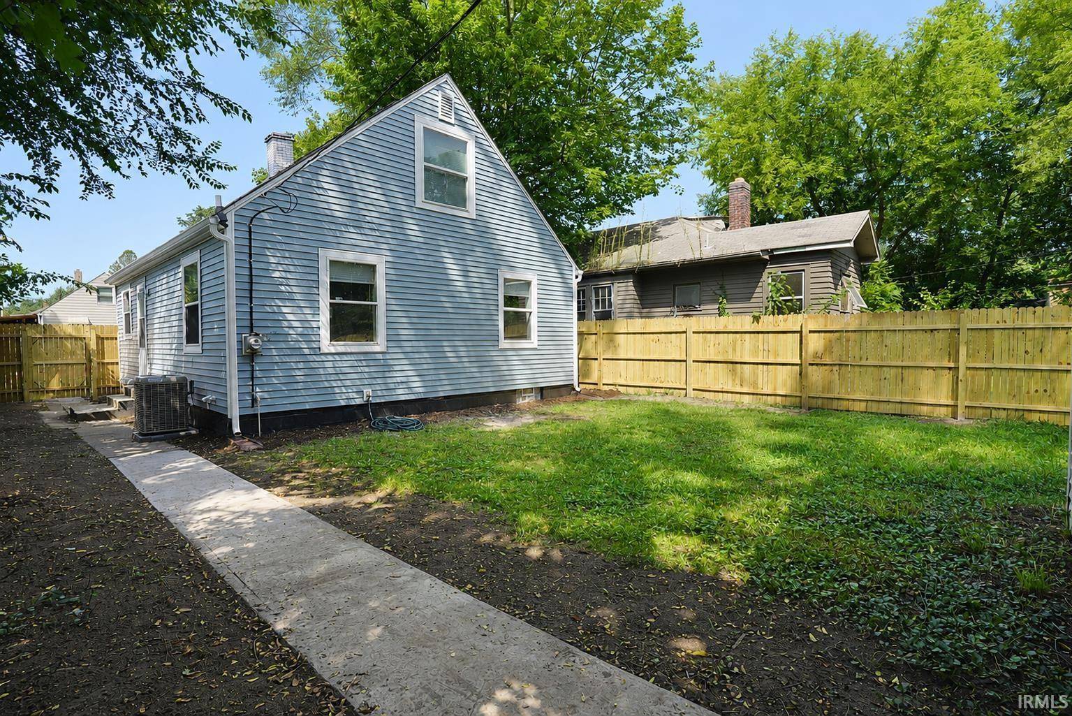 1834 O'Brien ST, South Bend, IN 46628