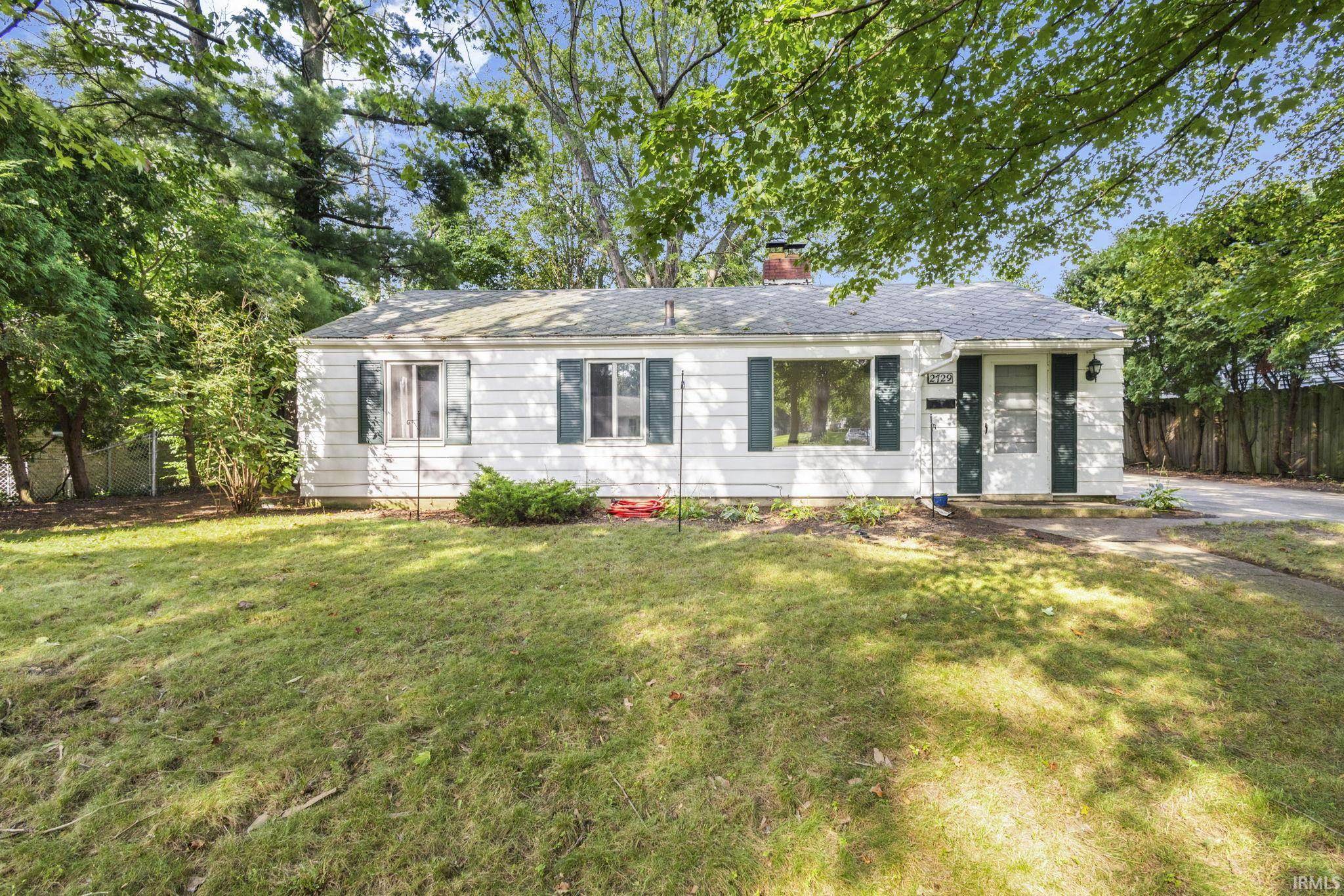 2729 Hilltop DR, South Bend, IN 46614