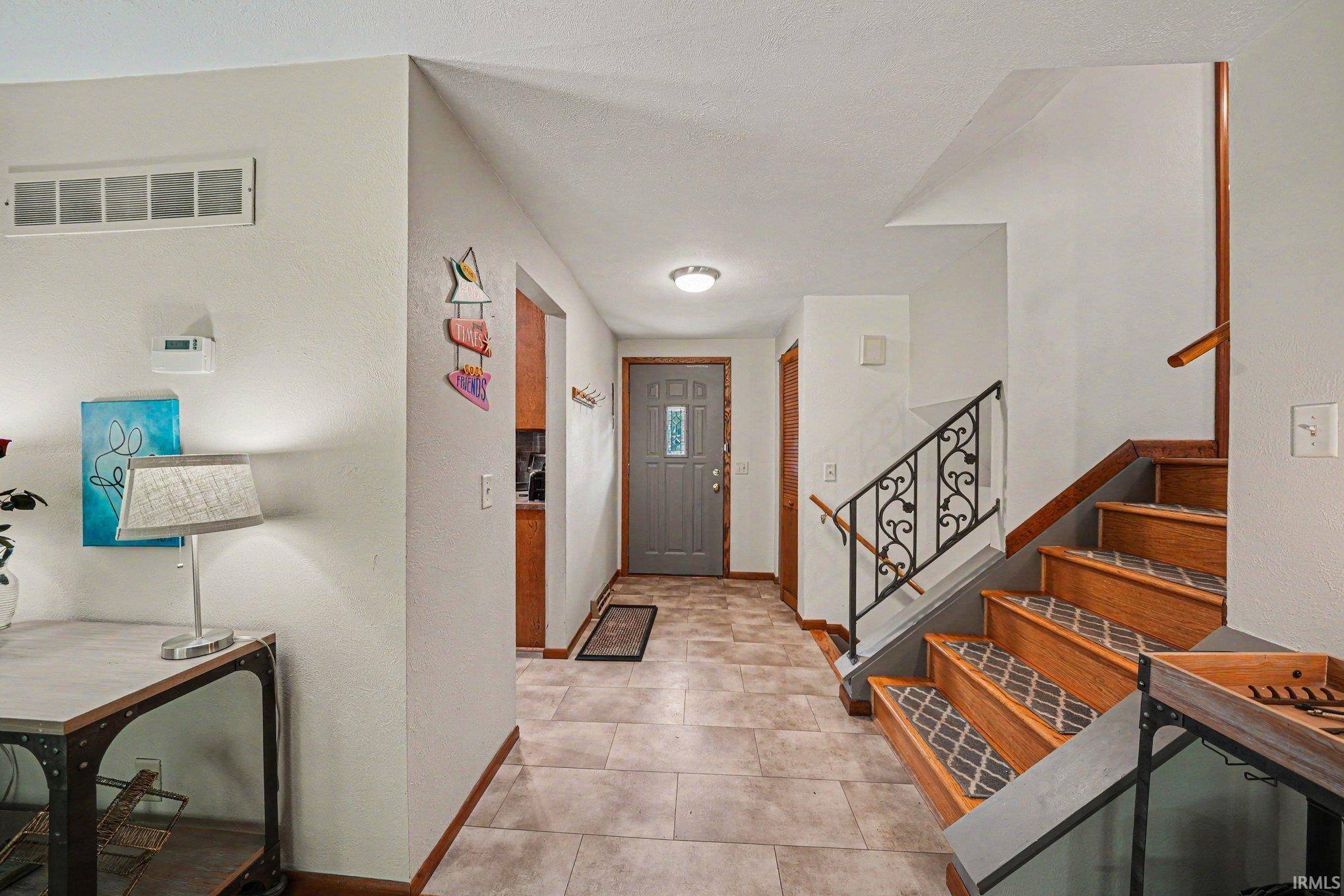 1601 Victoria DR, Elkhart, IN 46514