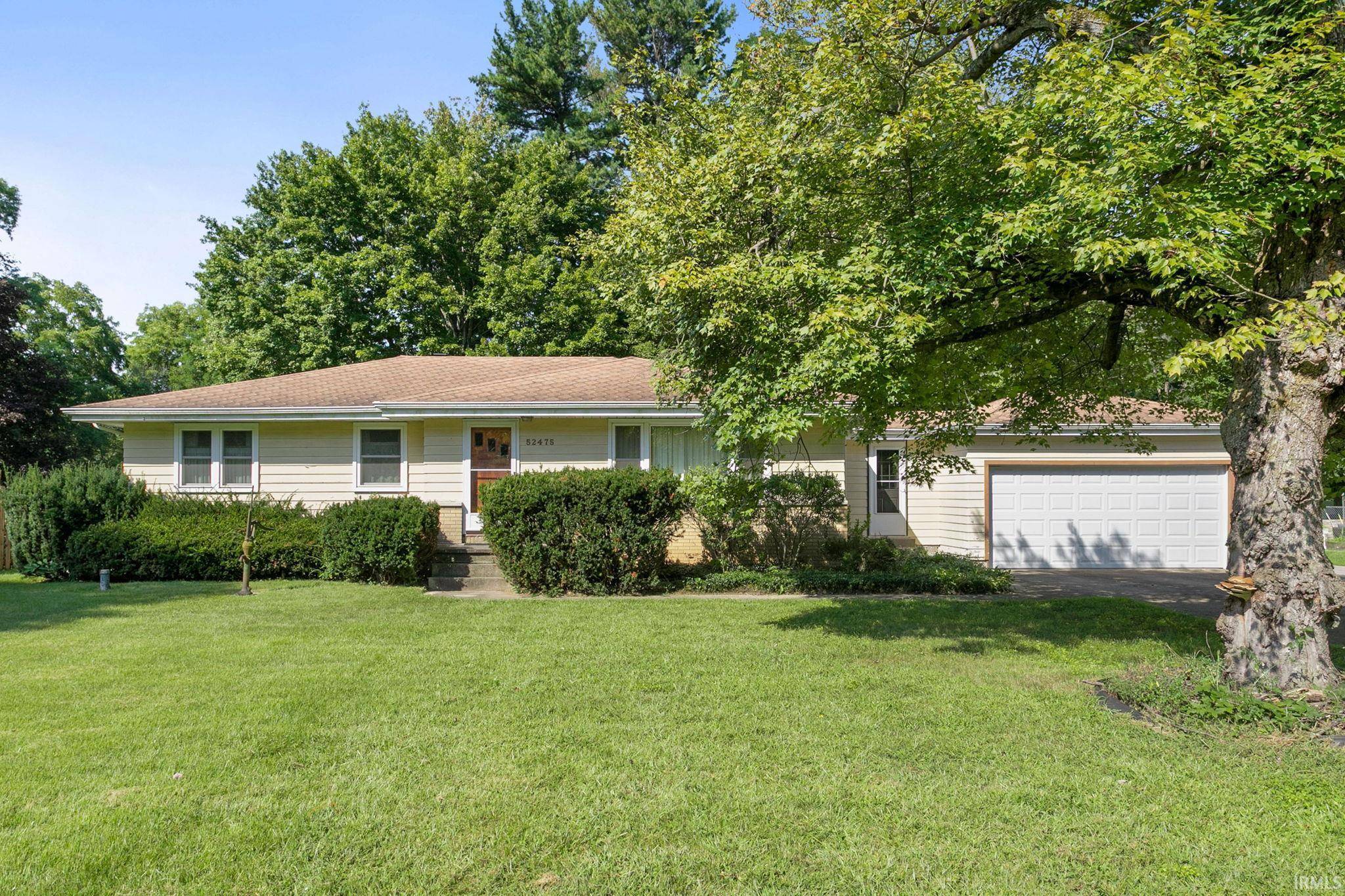 52475 Kenilworth RD, South Bend, IN 46637-3122