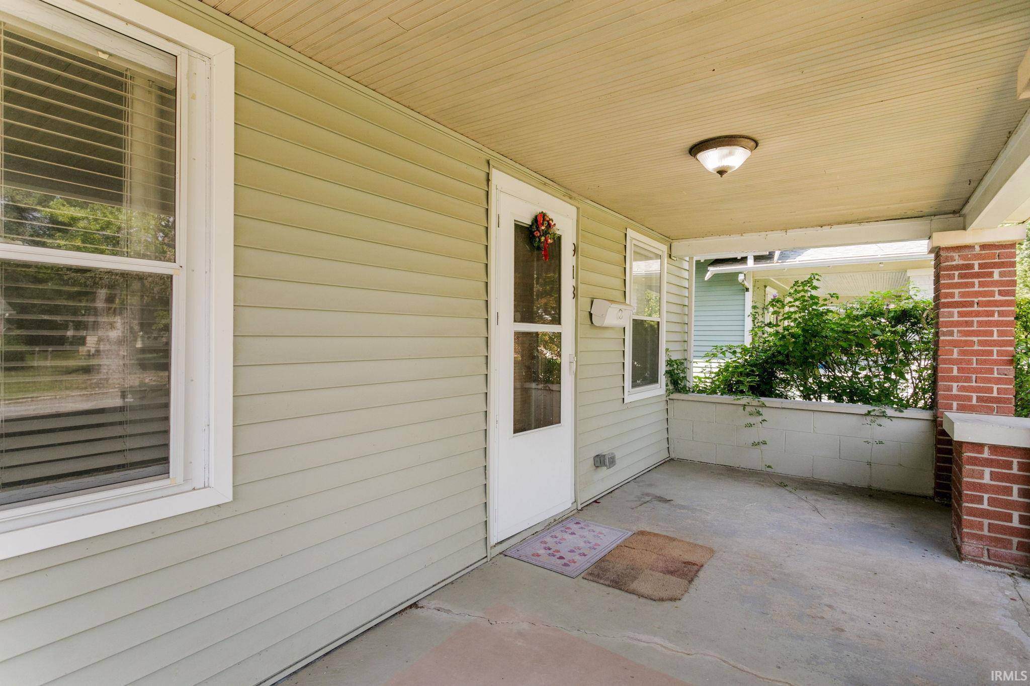 918 E Fox ST, South Bend, IN 46613-2933