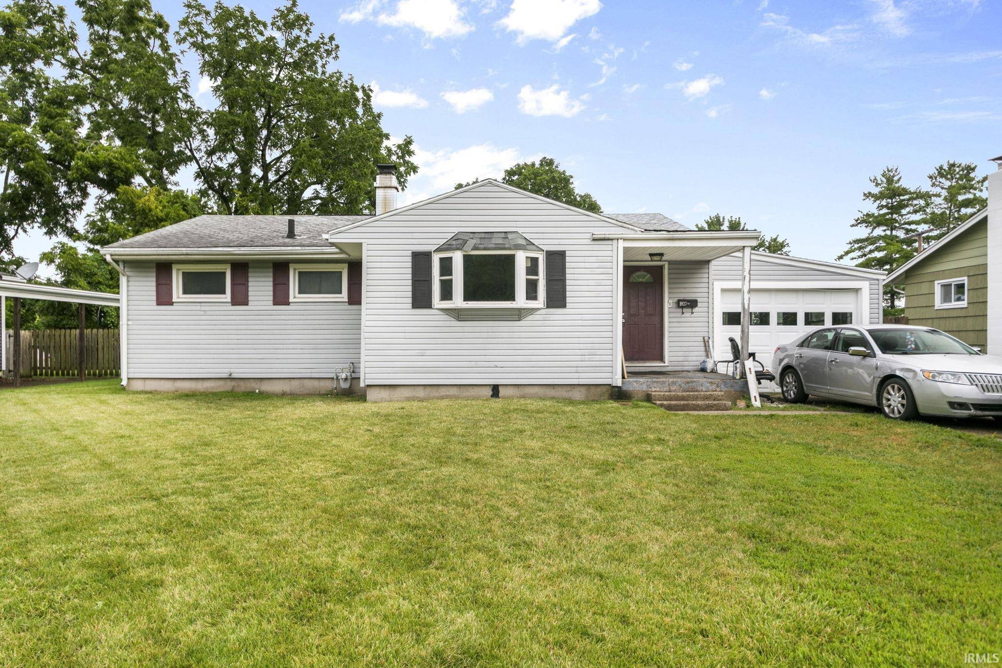 1927 Altgeld ST, South Bend, IN 46614