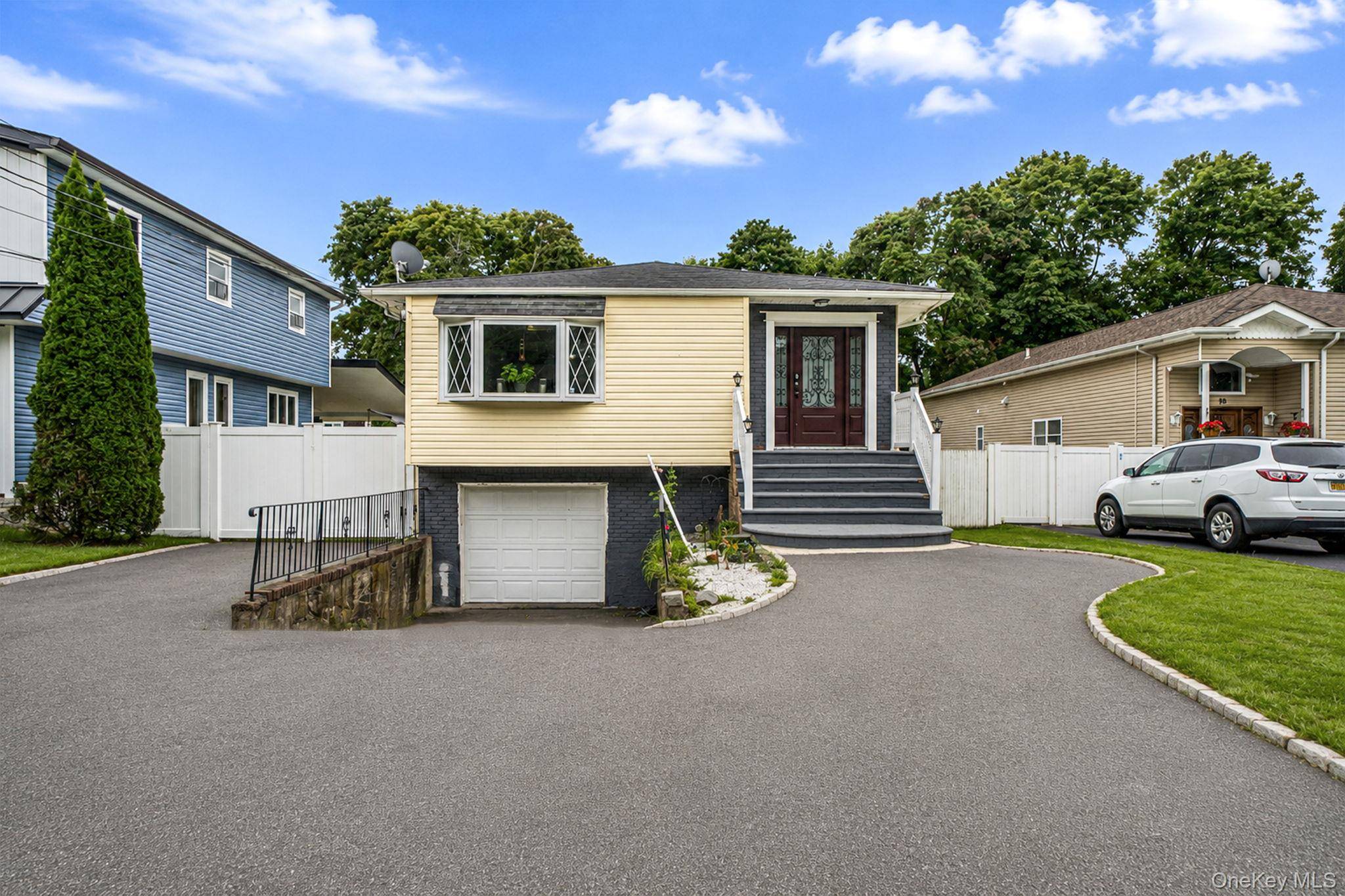 68 Prospect DR, Brentwood, NY 11717