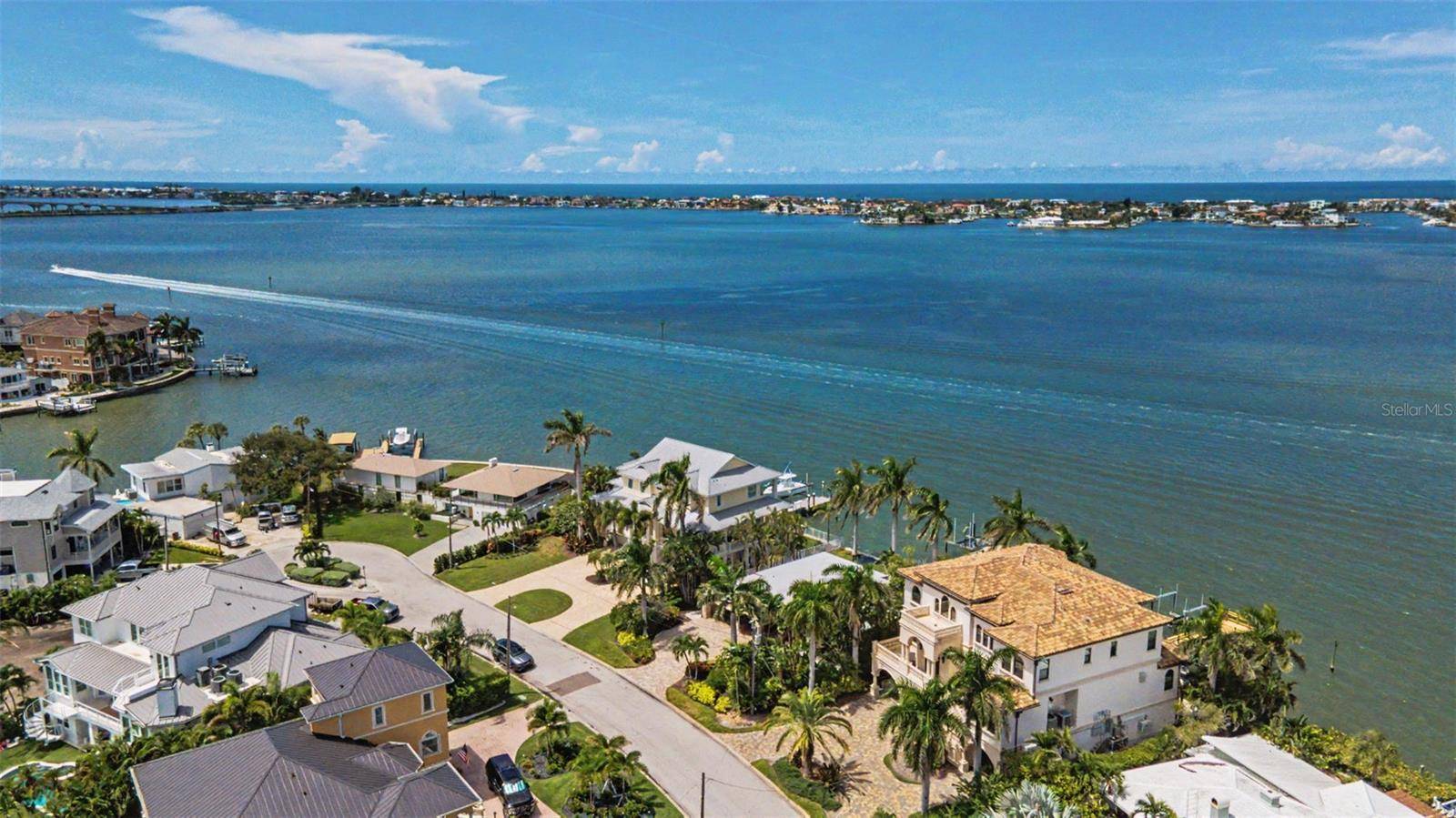 52 N PINE CIR, Belleair, FL 33756
