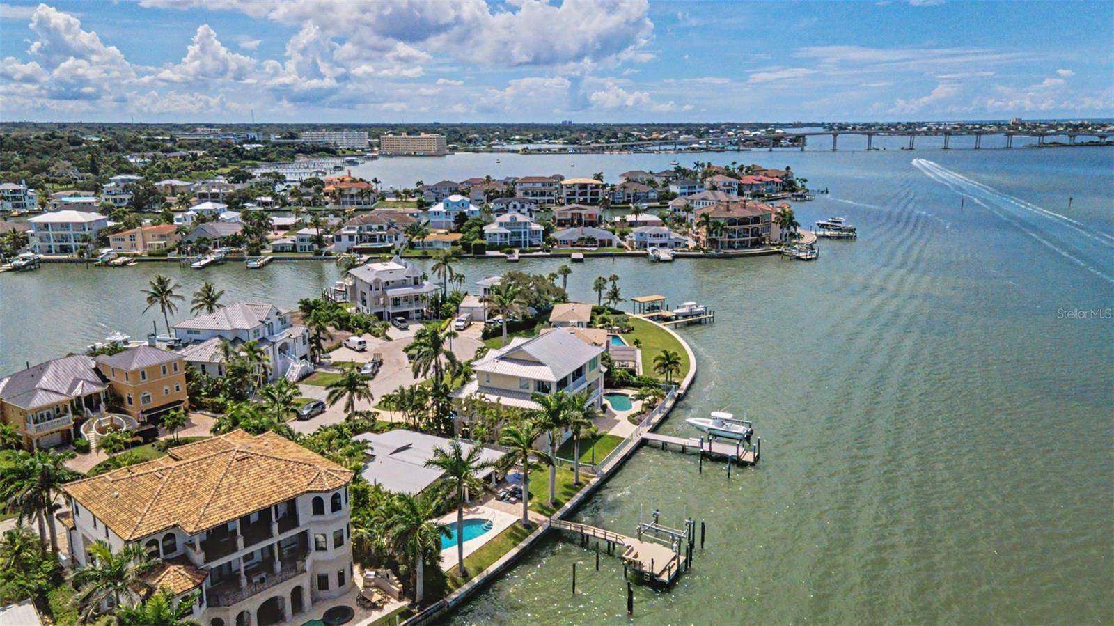 52 N PINE CIR, Belleair, FL 33756