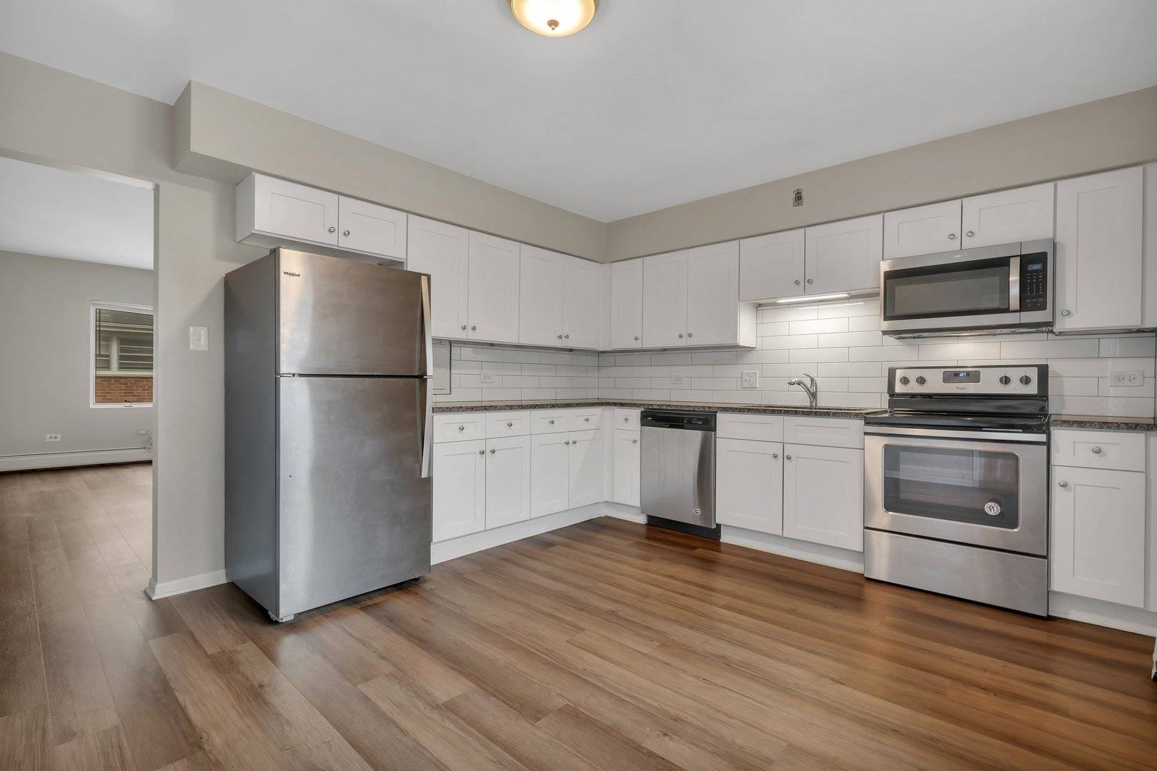34 S Waiola AVE #4, La Grange, IL 60525