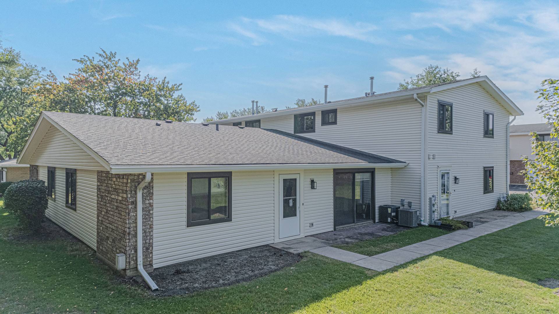 119 Brewster CT #B, Bloomingdale, IL 60108