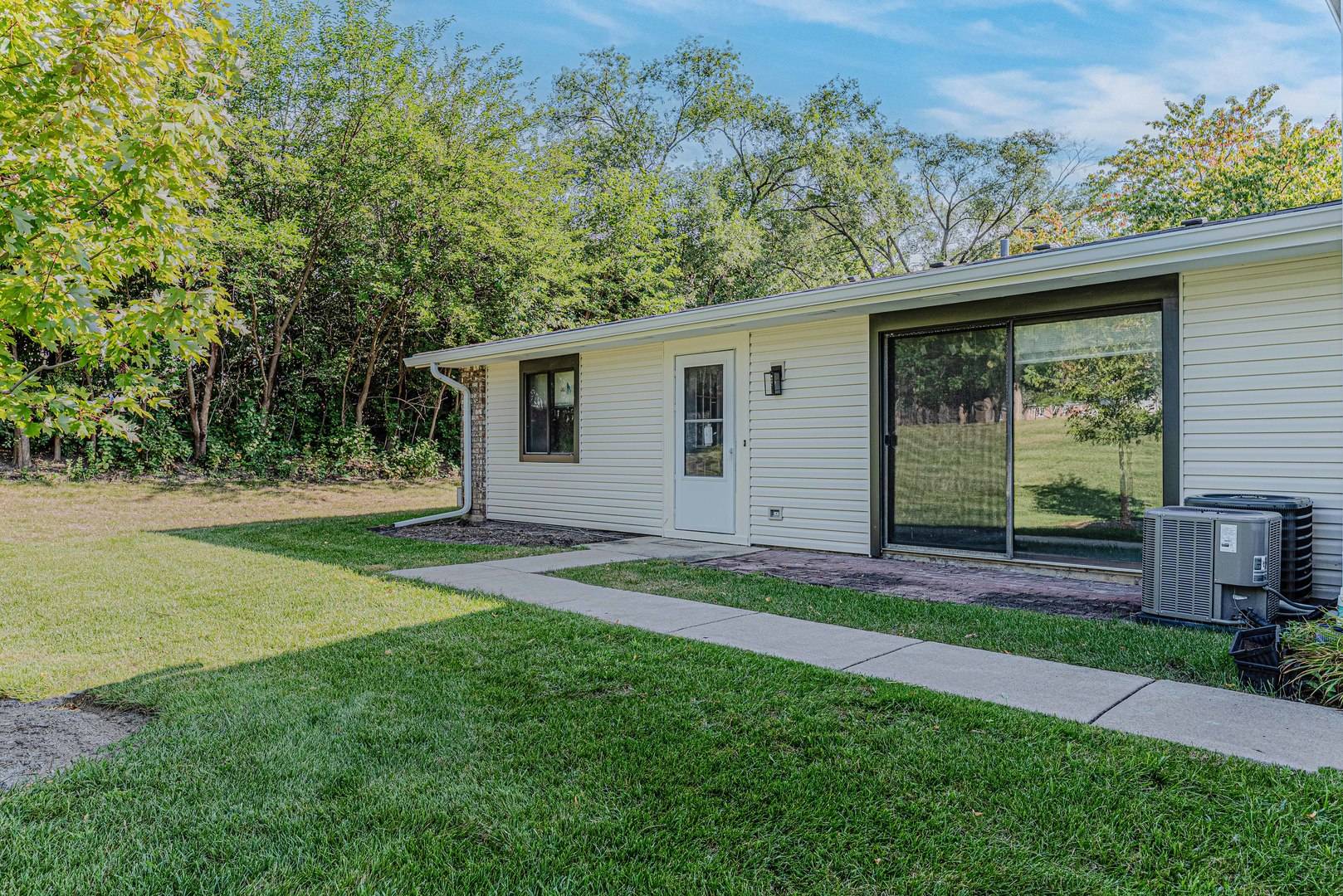 119 Brewster CT #B, Bloomingdale, IL 60108