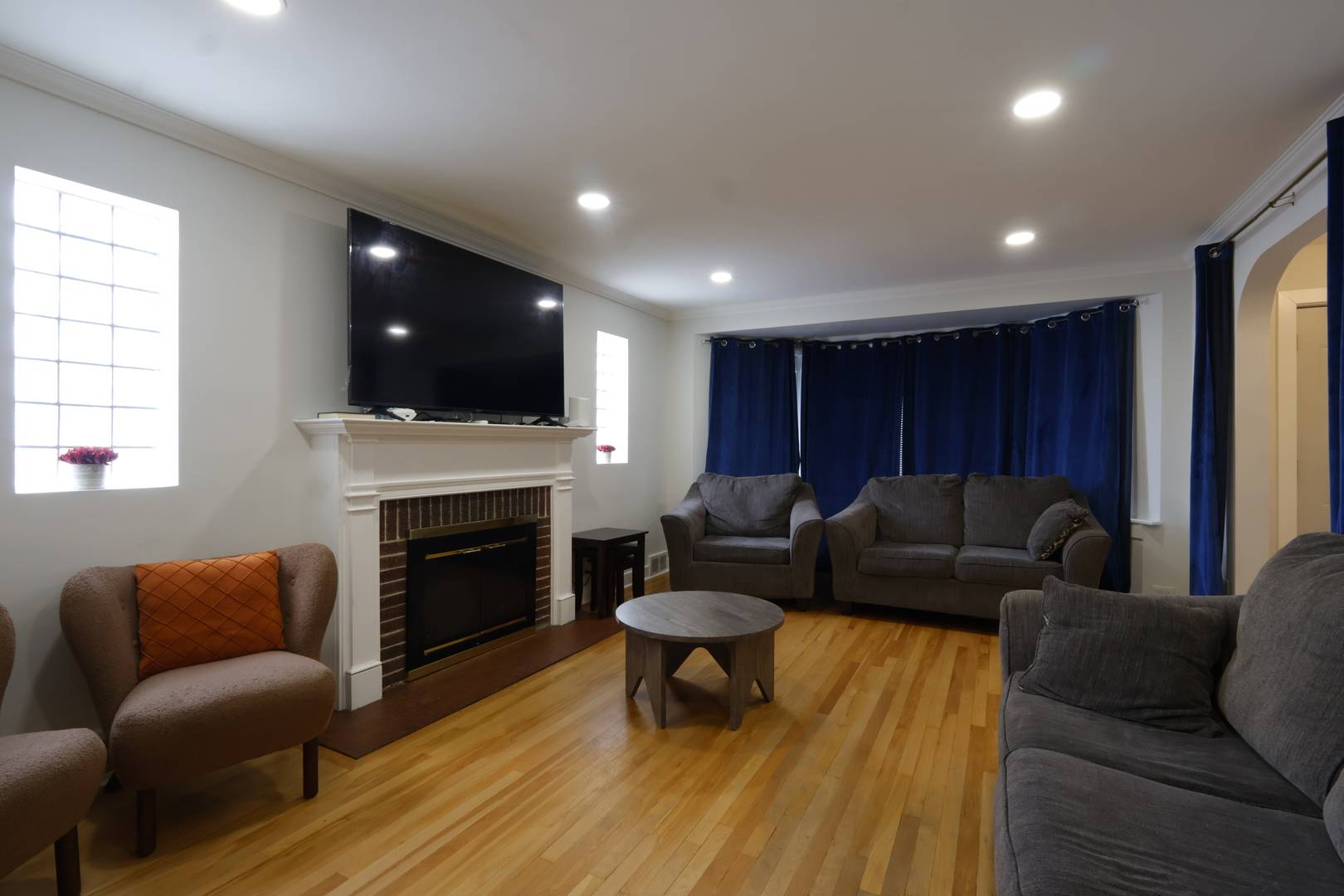 6017 N Bernard ST, Chicago, IL 60659