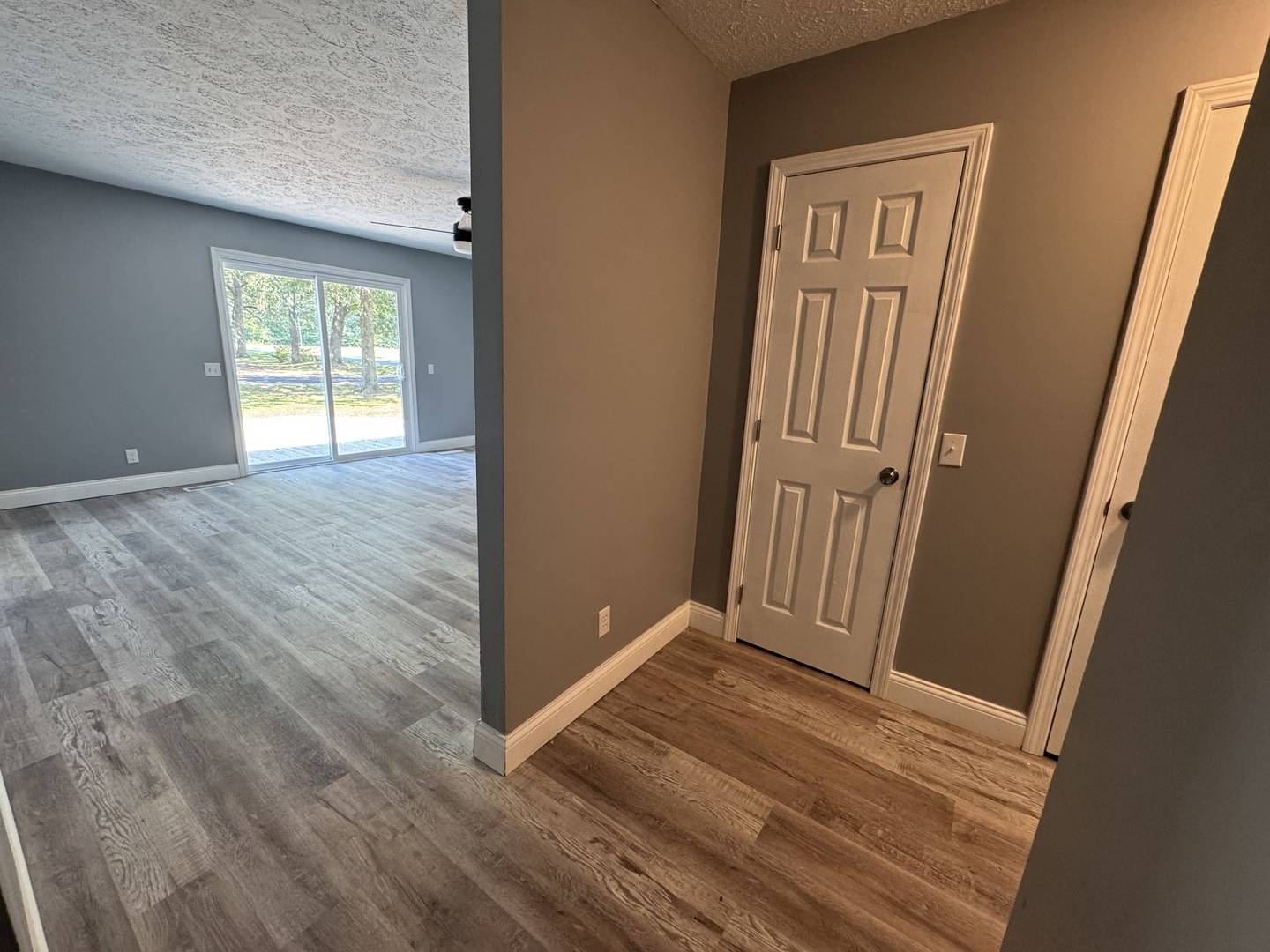 2 Hickory LN, Metropolis, IL 62960