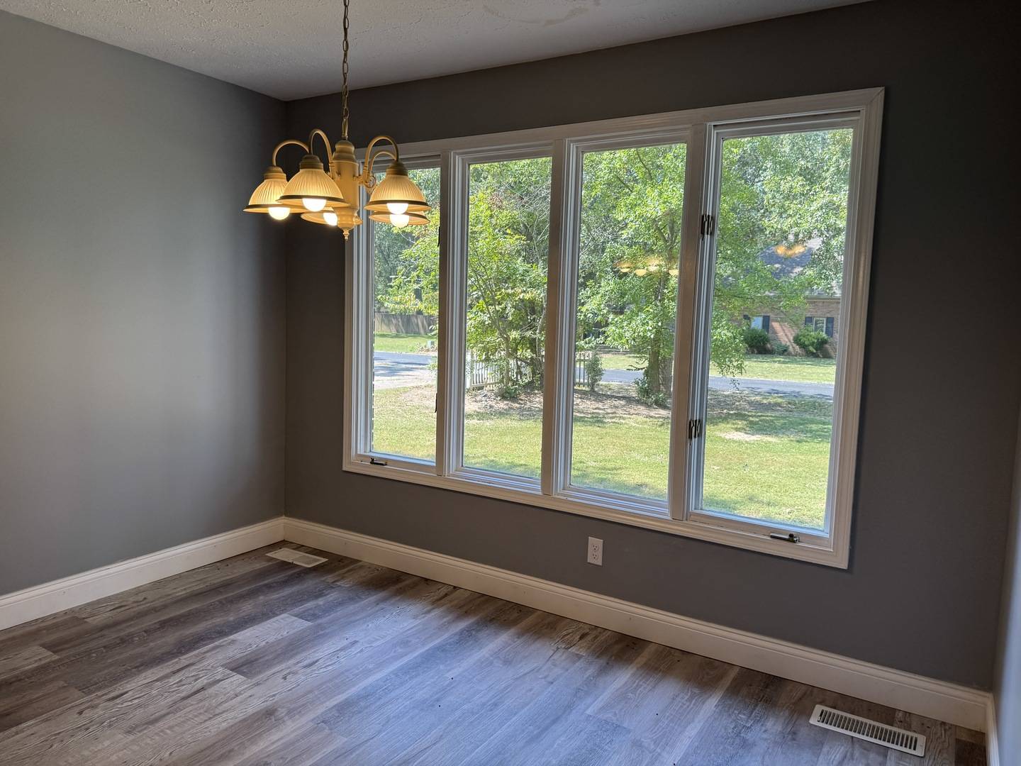 2 Hickory LN, Metropolis, IL 62960