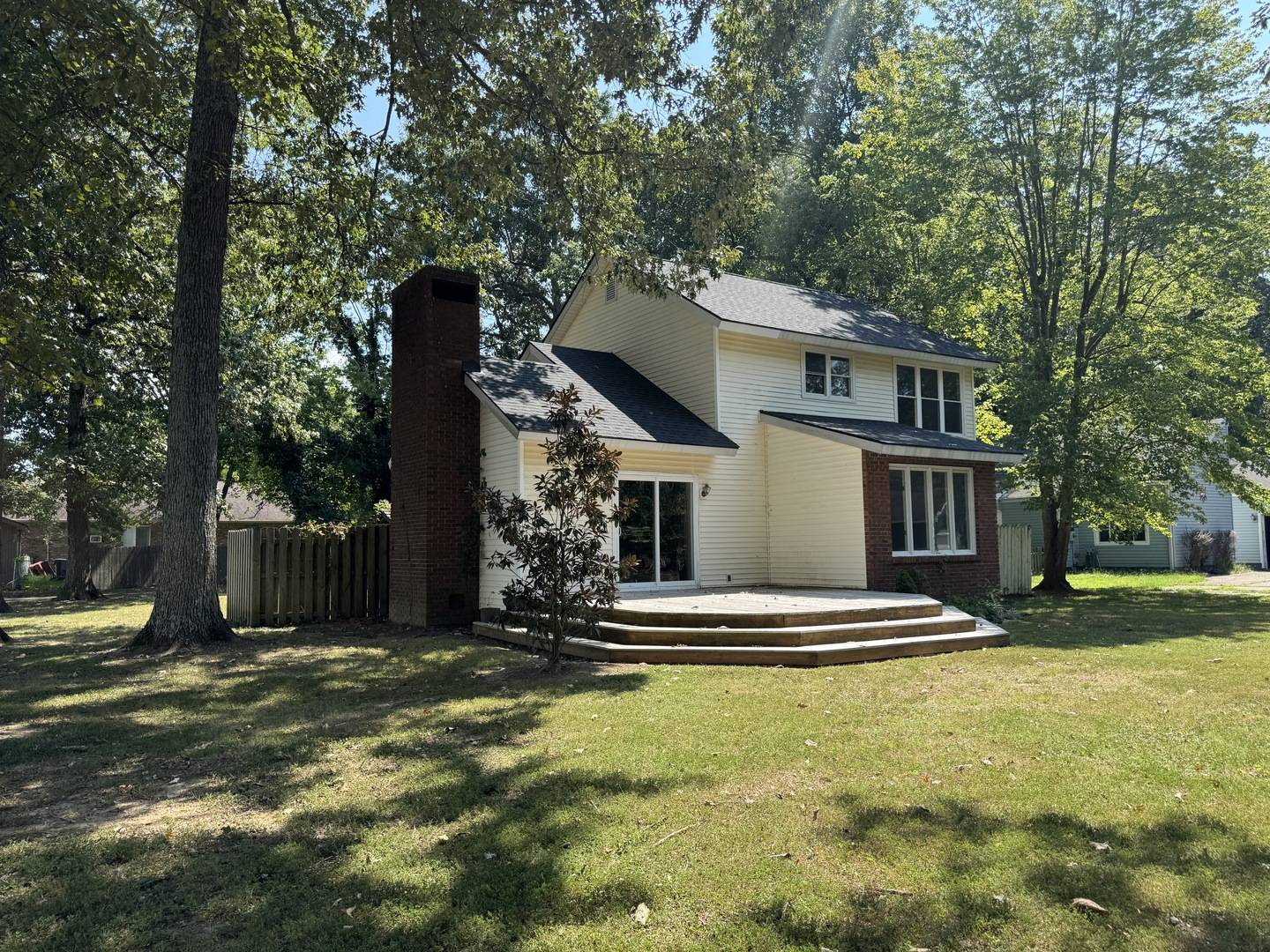 2 Hickory LN, Metropolis, IL 62960