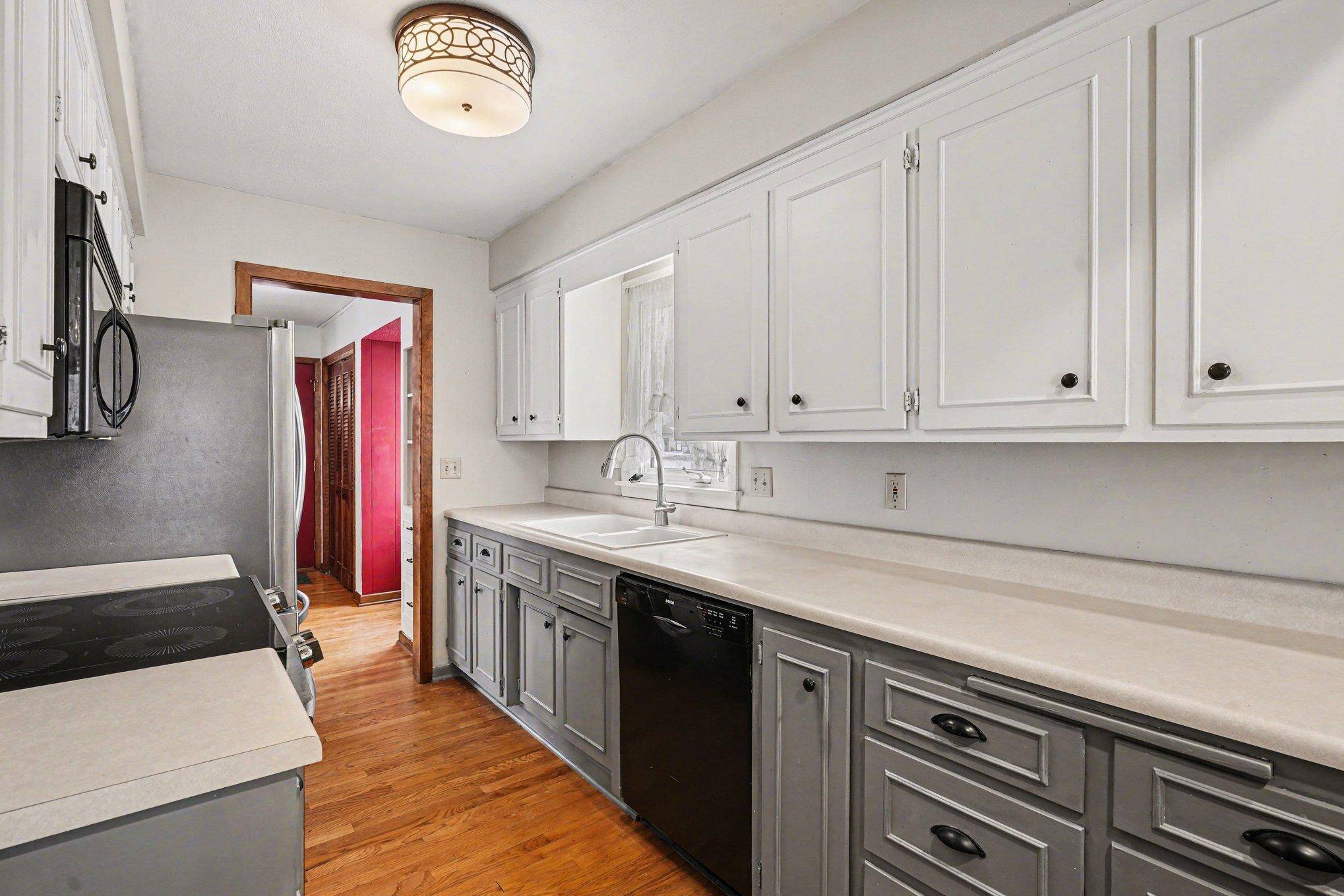2966 Simpson ST, Roseville, MN 55113