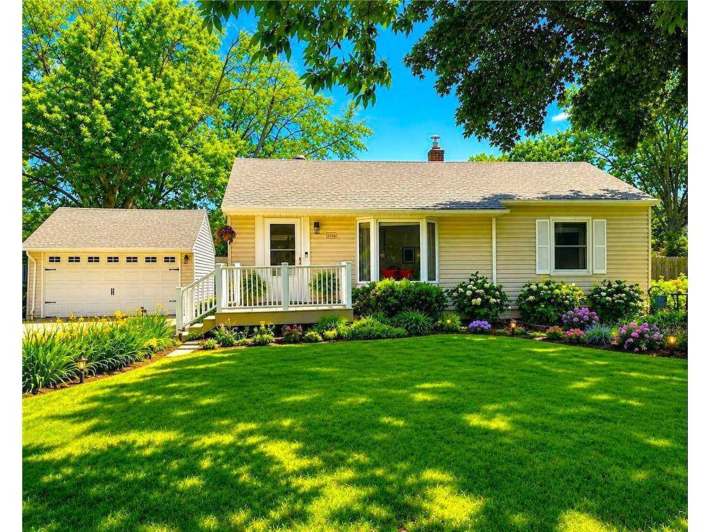 2966 Simpson ST, Roseville, MN 55113