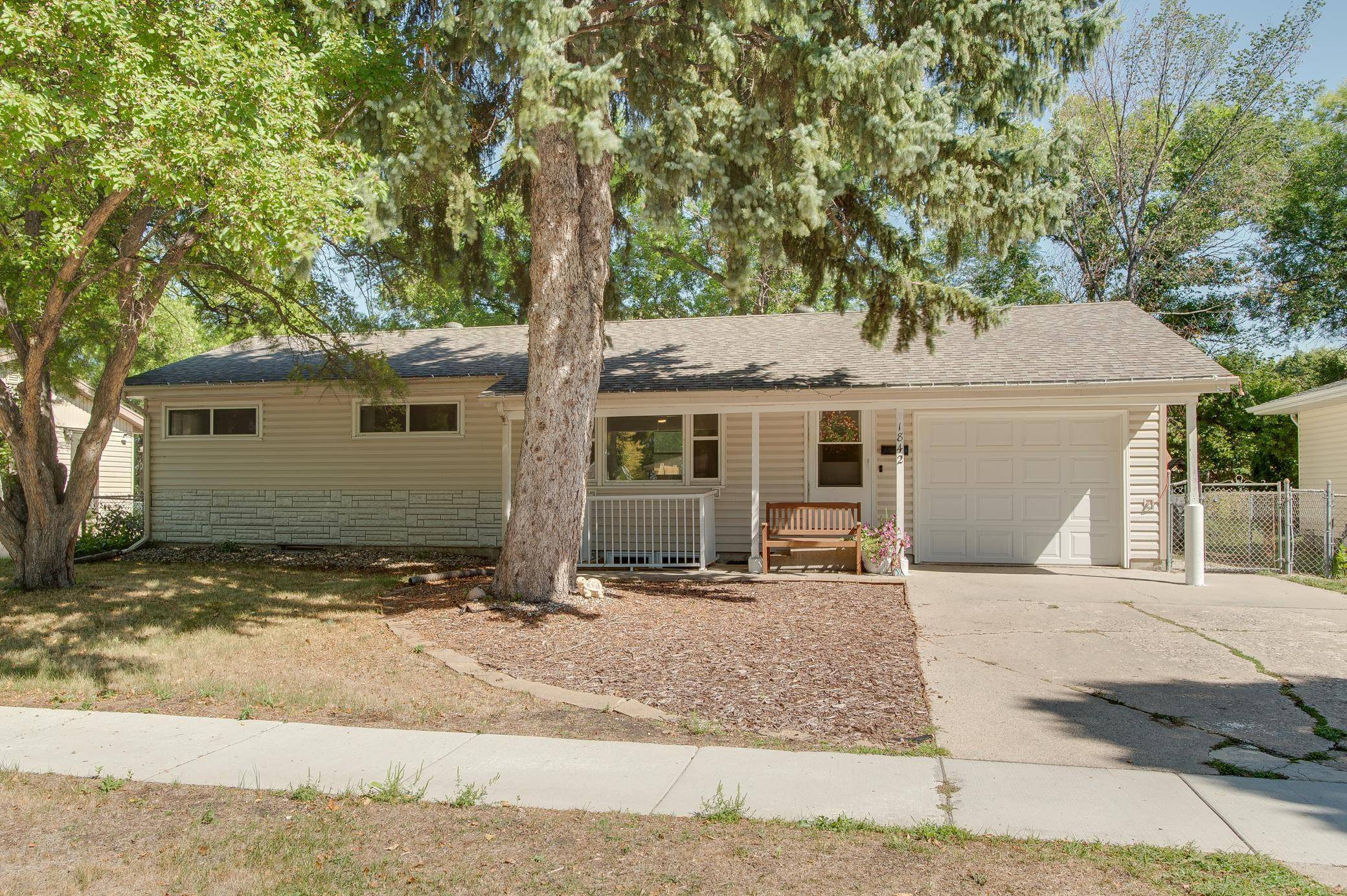 1842 15th ST S, Fargo, ND 58103