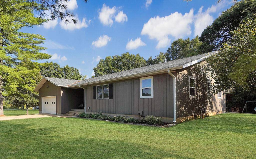 1348 Hickory Hills DR, Willow Springs, MO 65793