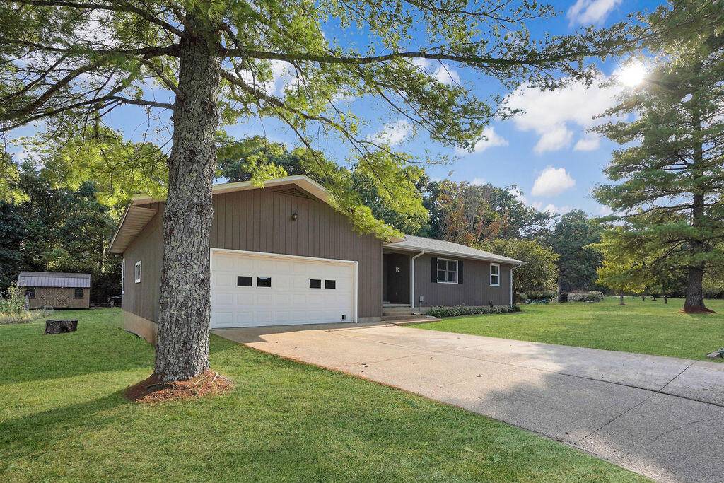 1348 Hickory Hills DR, Willow Springs, MO 65793