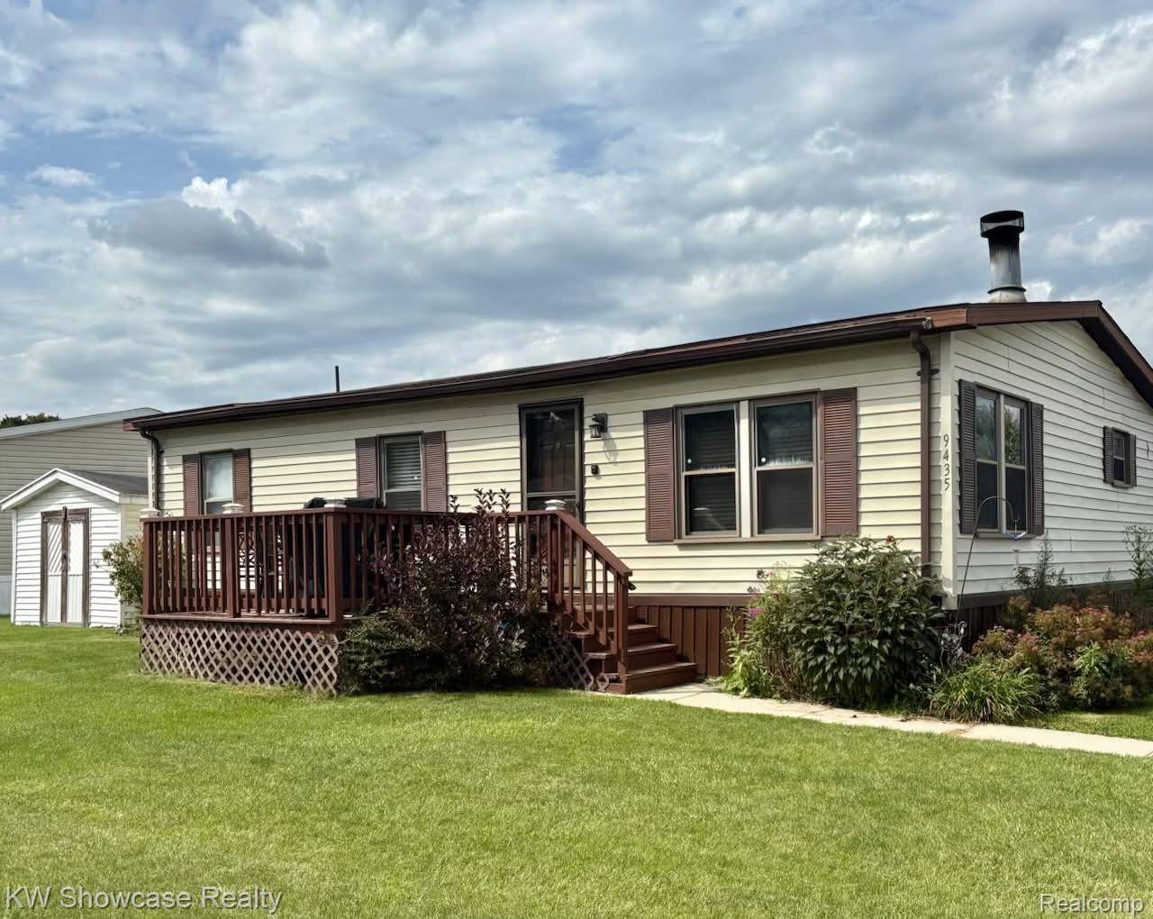 9435 Hunters Rill RD, Fenton, MI 48430