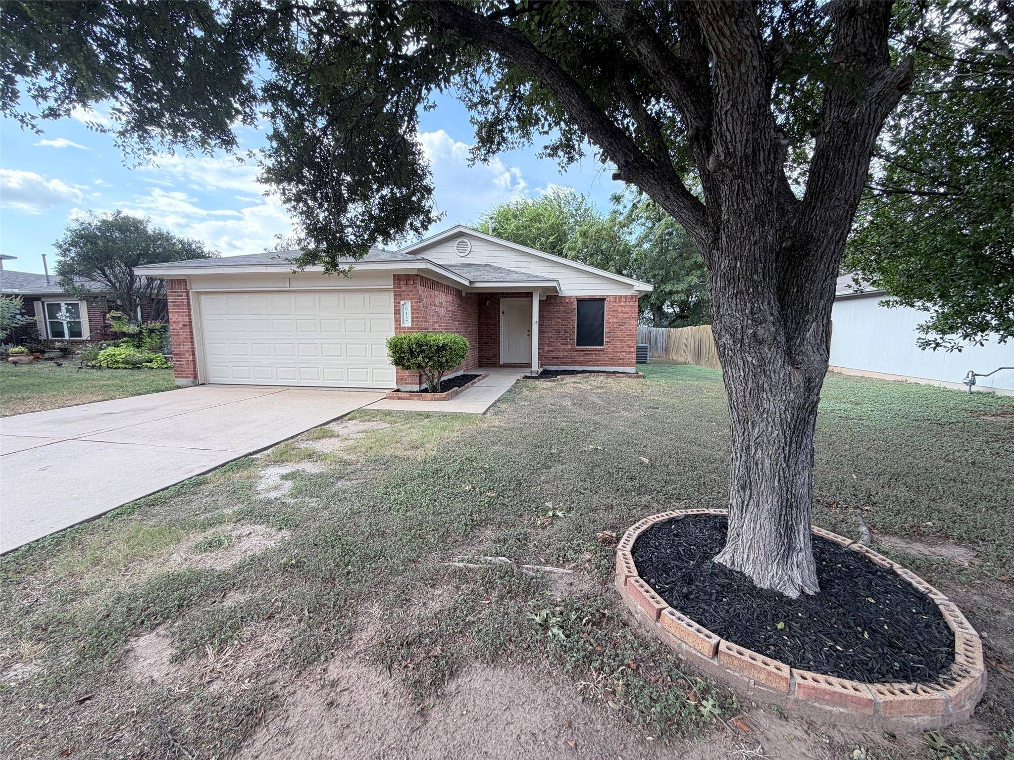 612 Elizabeth LN, Bastrop, TX 78602