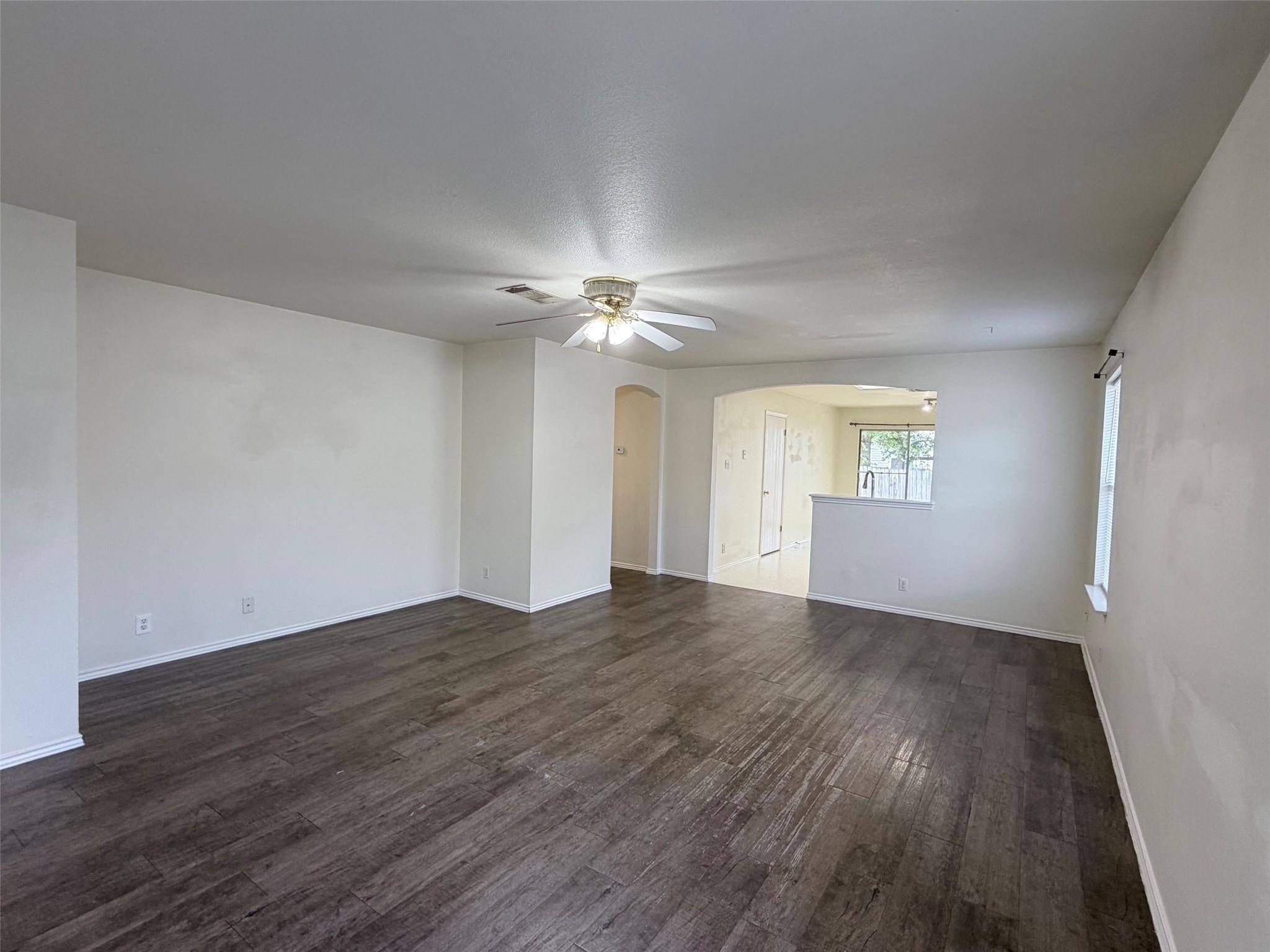 612 Elizabeth LN, Bastrop, TX 78602