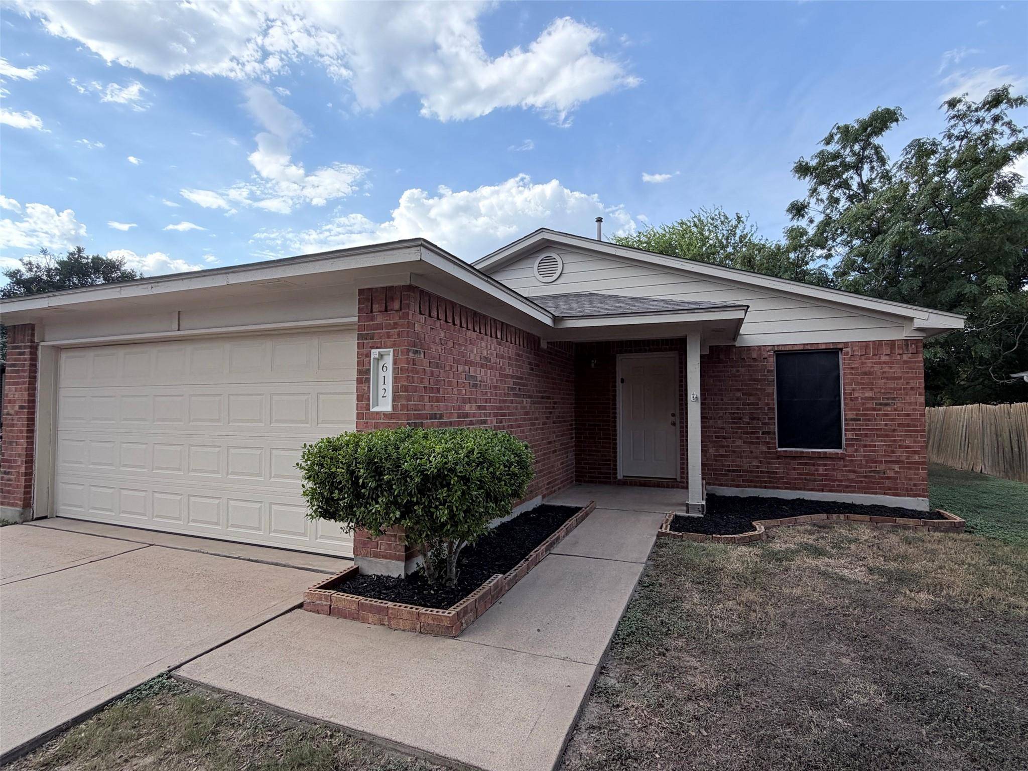 612 Elizabeth LN, Bastrop, TX 78602