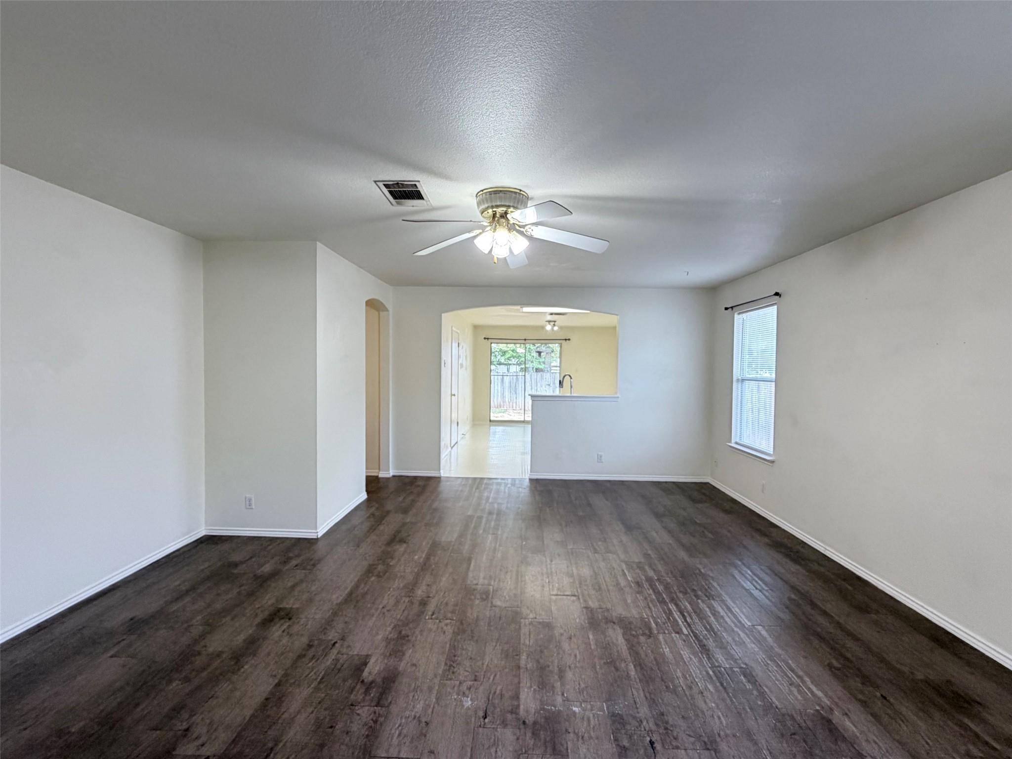 612 Elizabeth LN, Bastrop, TX 78602