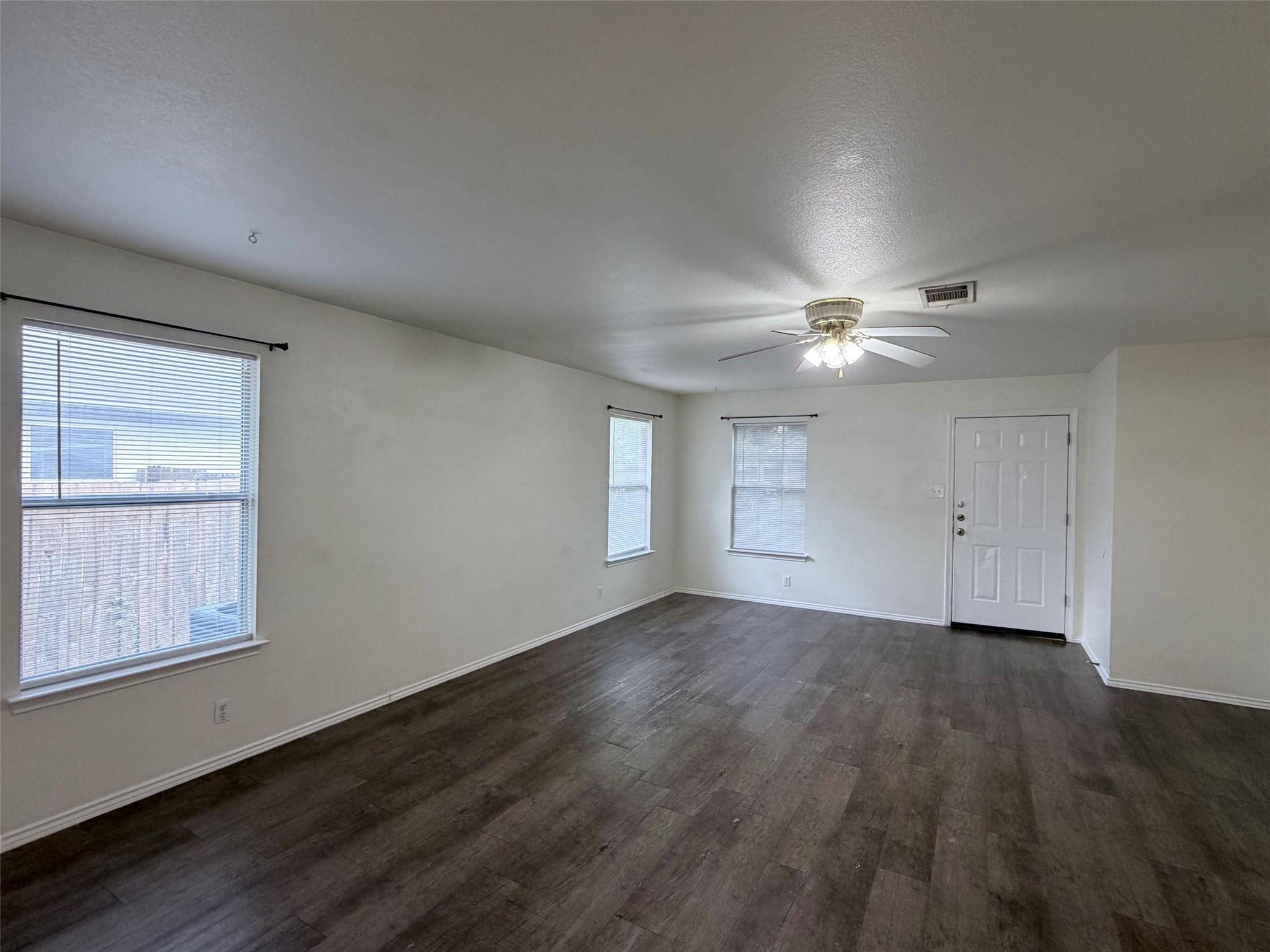612 Elizabeth LN, Bastrop, TX 78602