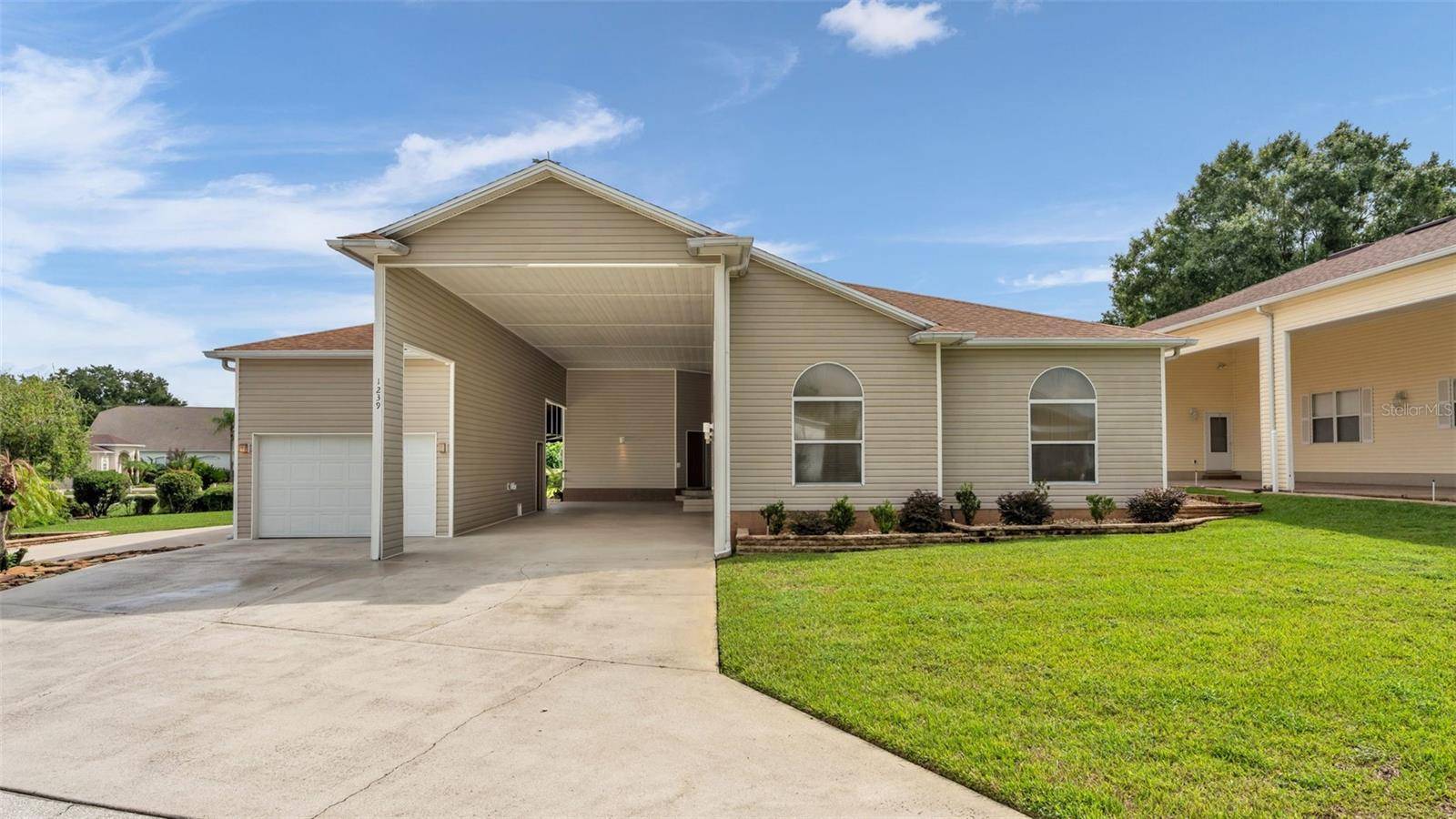 1239 MOTORCOACH DR, Polk City, FL 33868