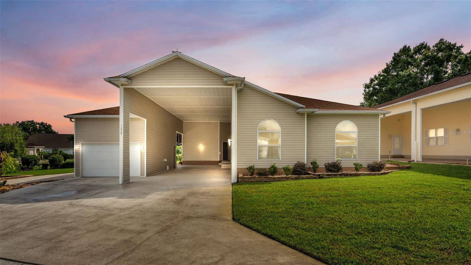 1239 MOTORCOACH DR, Polk City, FL 33868