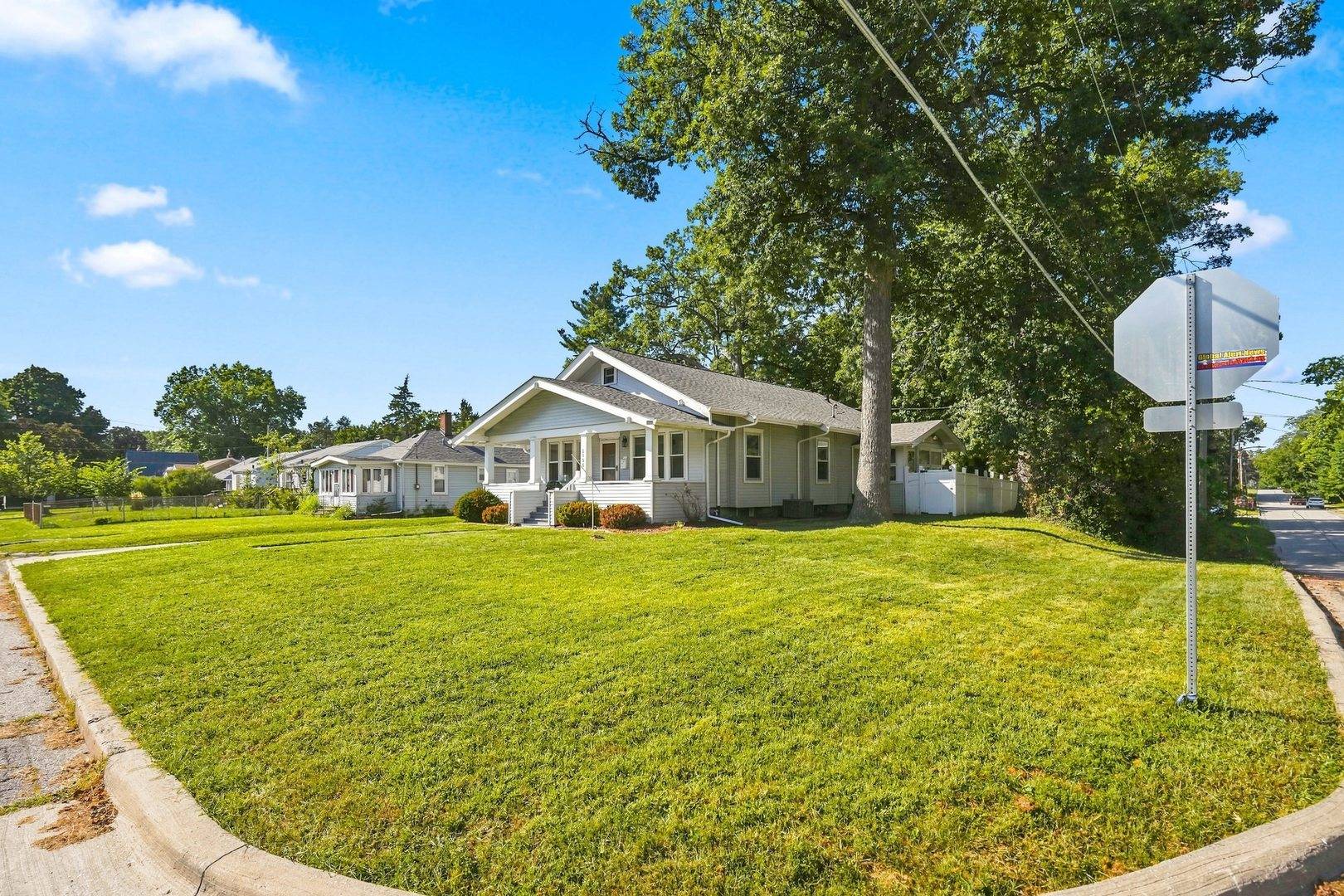 3155 18th AVE, Moline, IL 61265