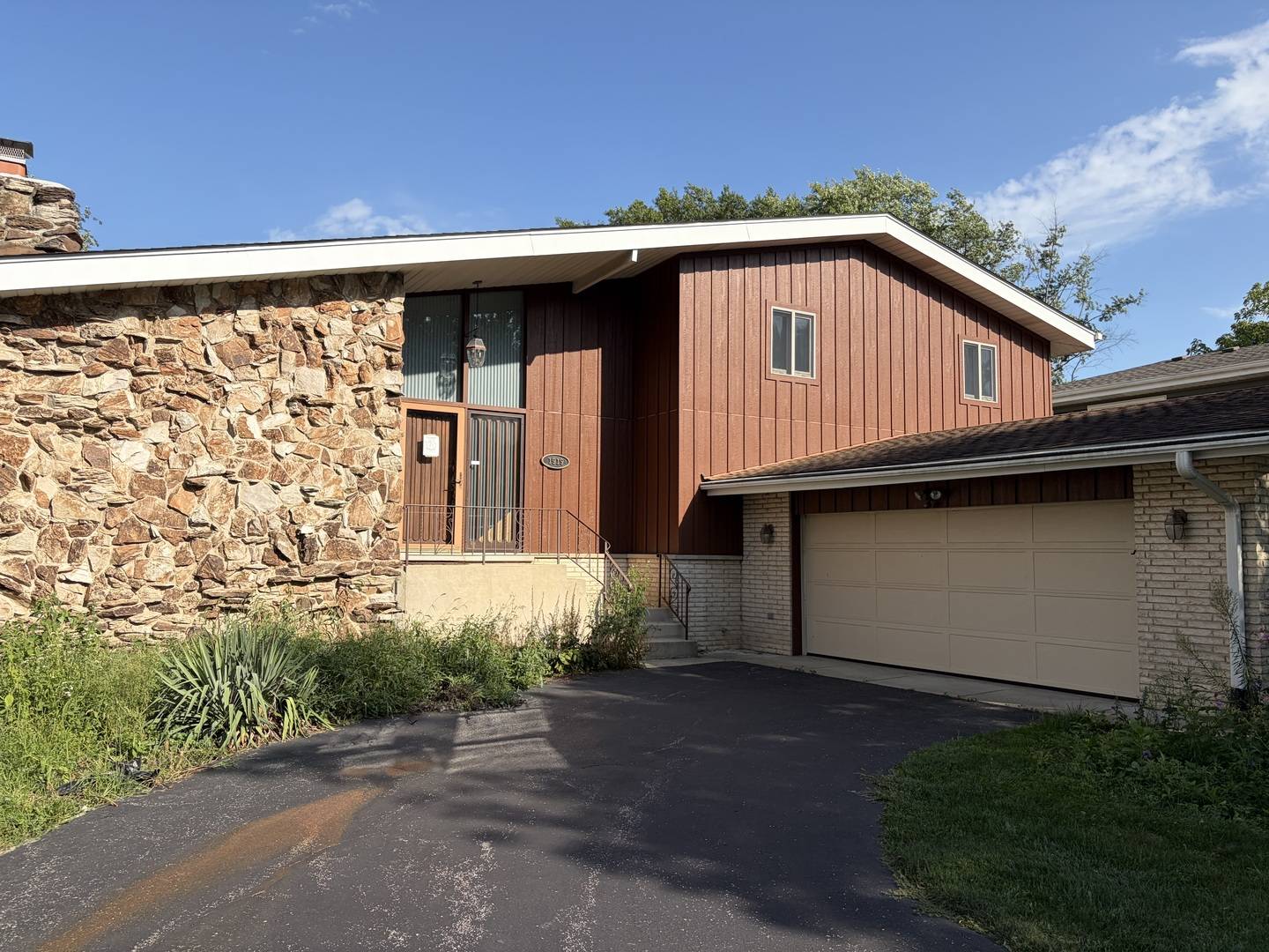 1919 N Chestnut AVE, Arlington Heights, IL 60004