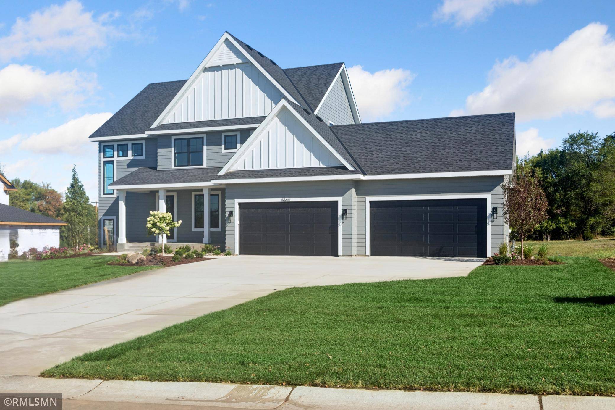 5803 S Century RDG S, Woodbury, MN 55129