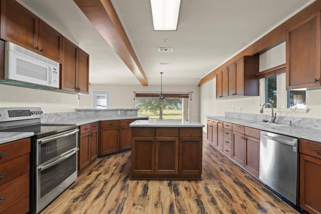318 Hcr 4247, Hillsboro, TX 76645