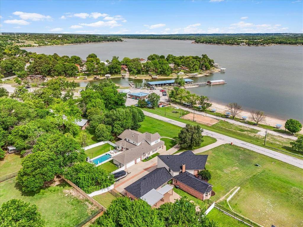 203 W Lake Drive, Weatherford, TX 76087