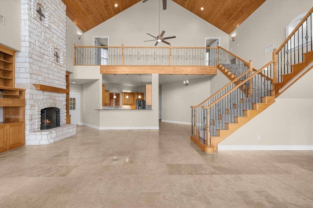 203 W Lake Drive, Weatherford, TX 76087