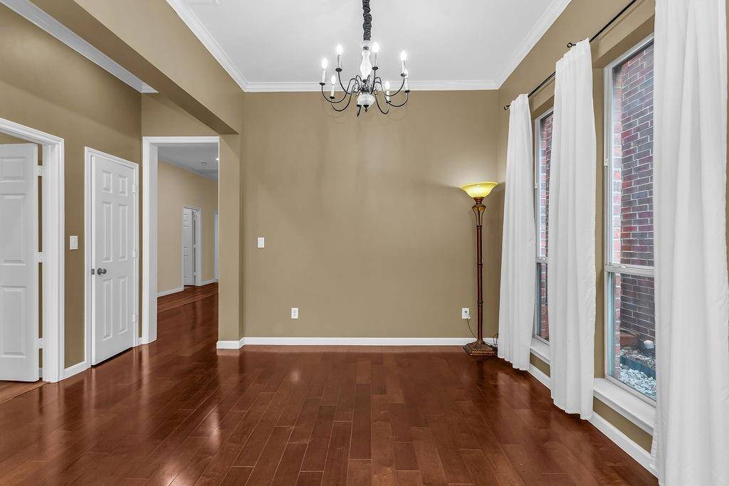 6015 Thursby Avenue, Dallas, TX 75252