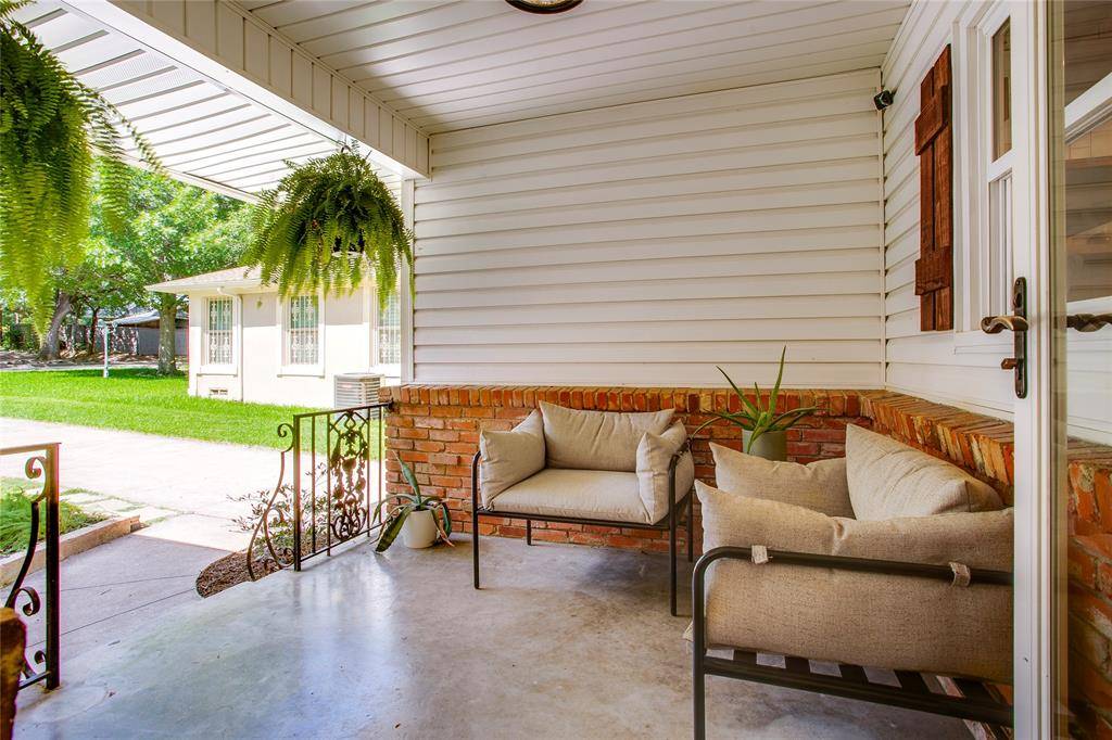 2627 W 10th Street, Dallas, TX 75211