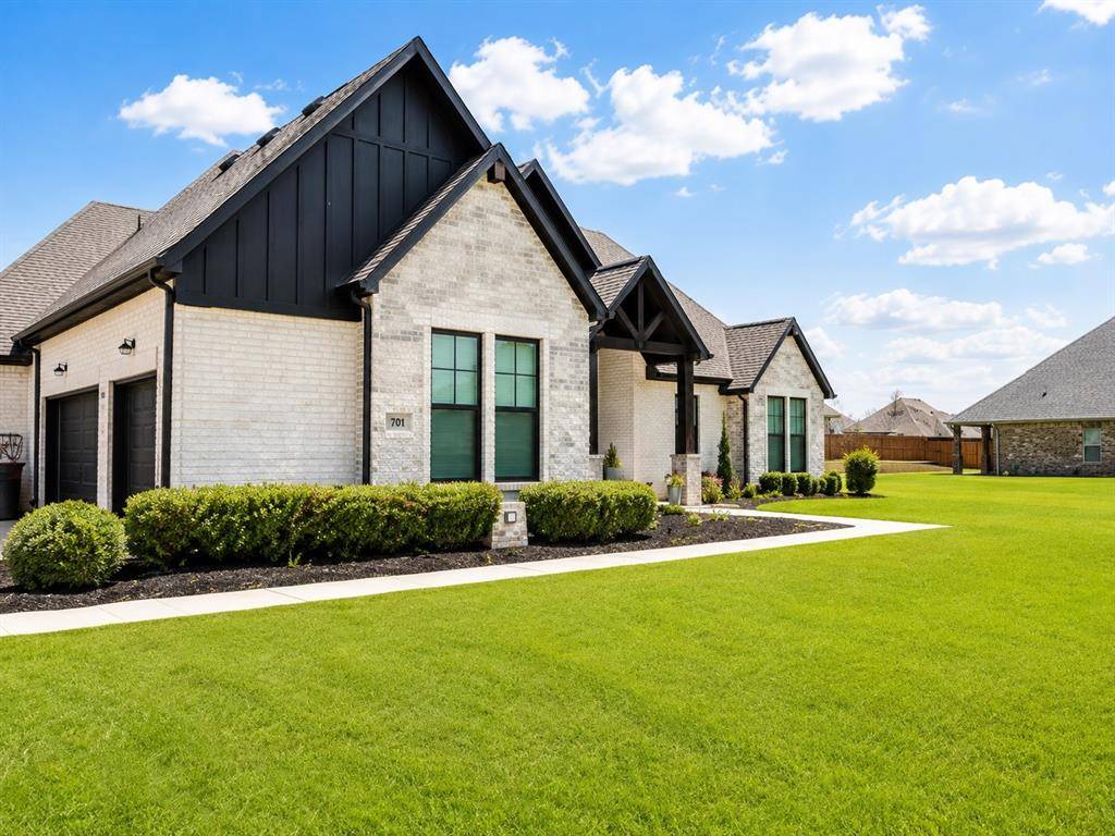 4017 Lagos Drive, Midlothian, TX 76065