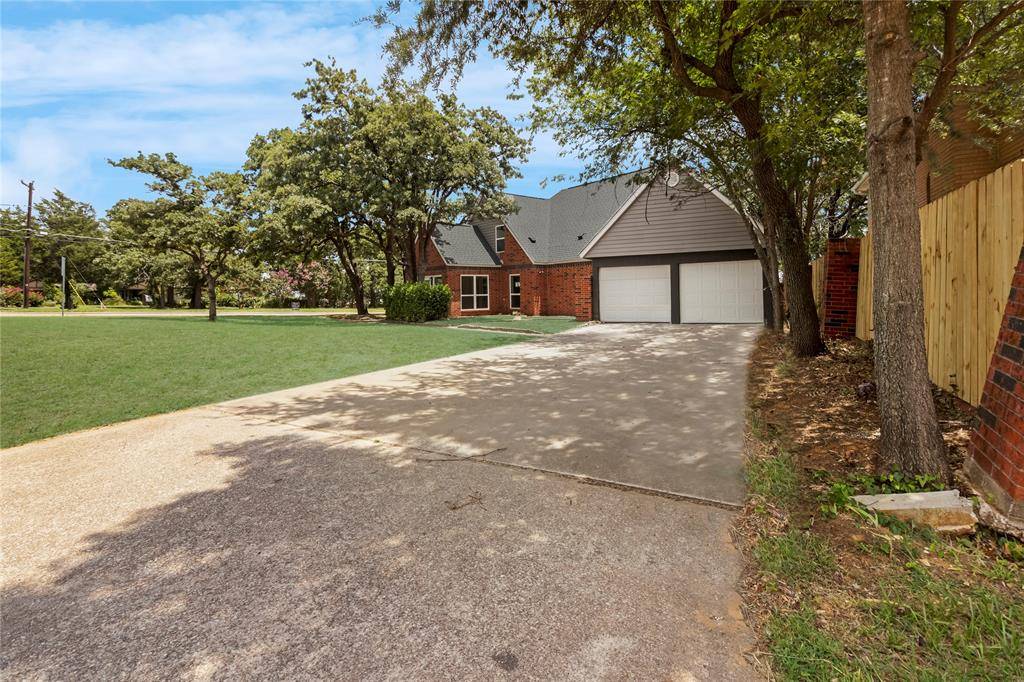 6112 W Poly Webb Road, Arlington, TX 76016