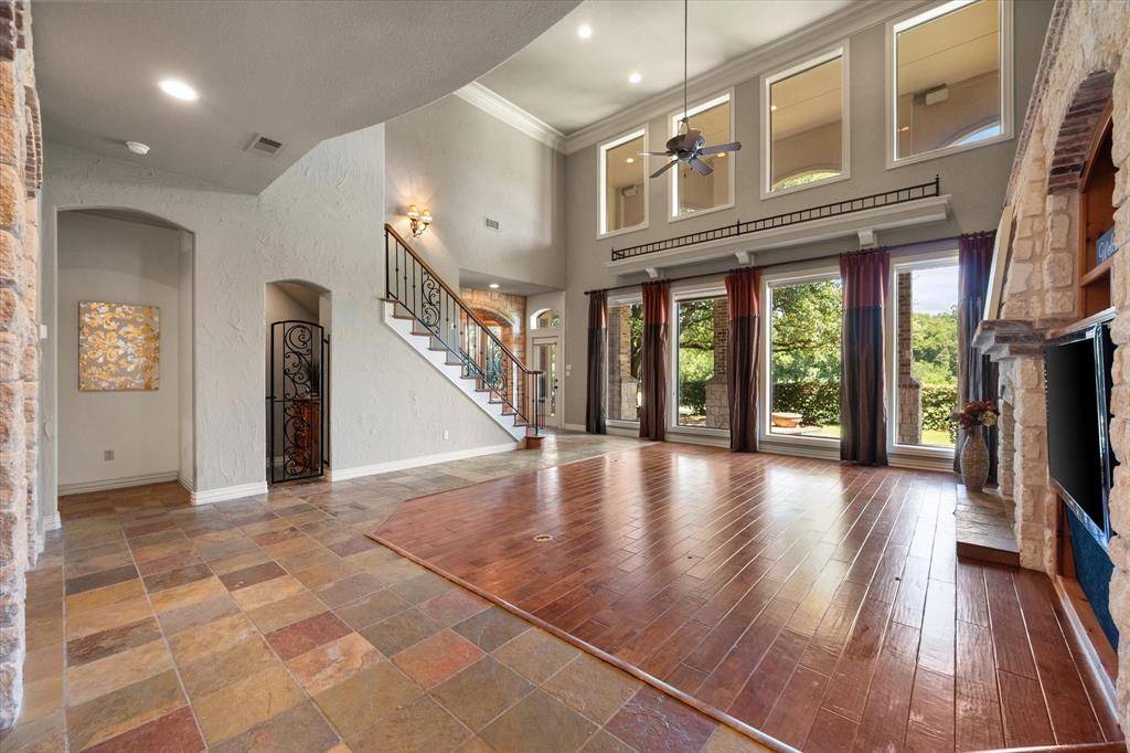 1019 Walnut Falls Circle, Mansfield, TX 76063
