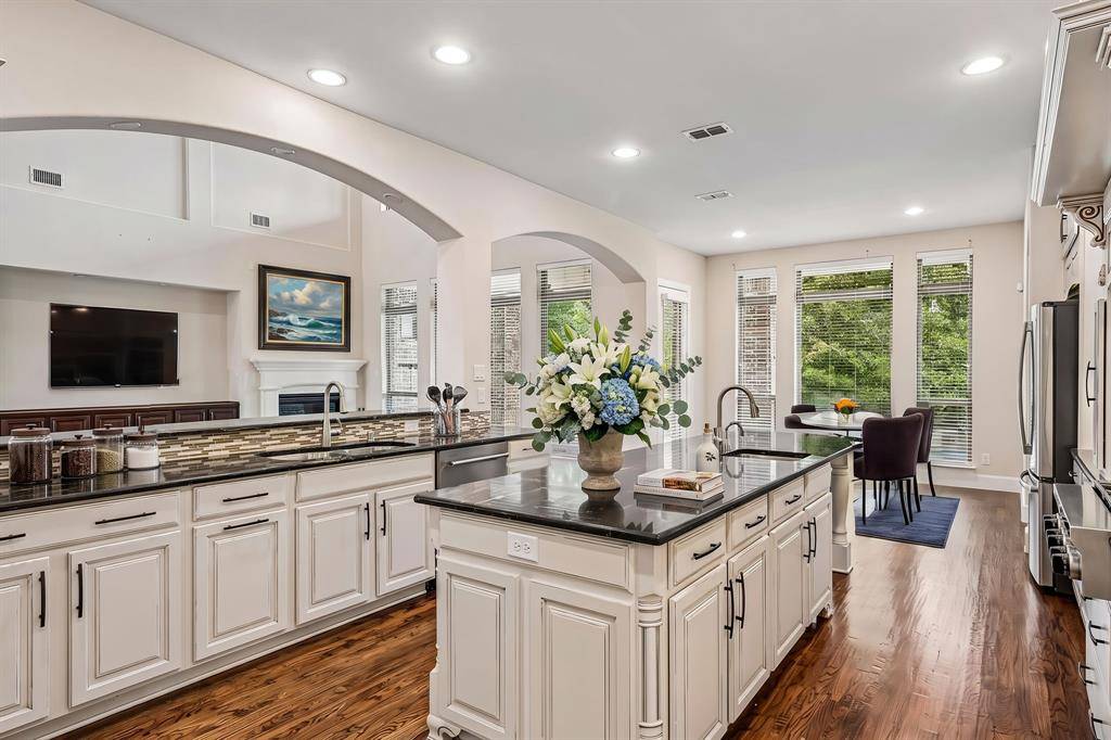 204 Saint Tropez Drive, Southlake, TX 76092